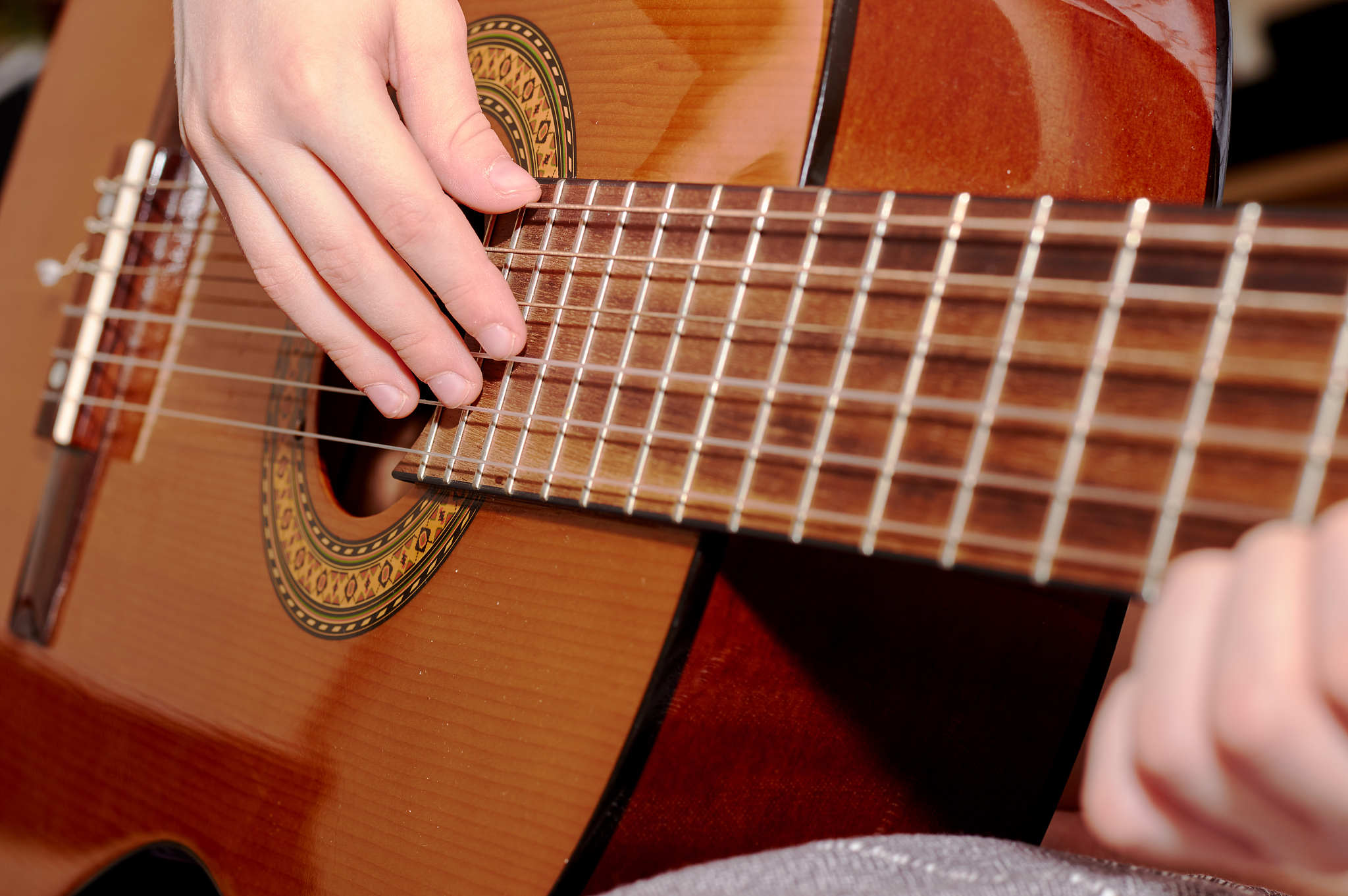 吉他入门指南：从零基础学好吉他技巧与方法