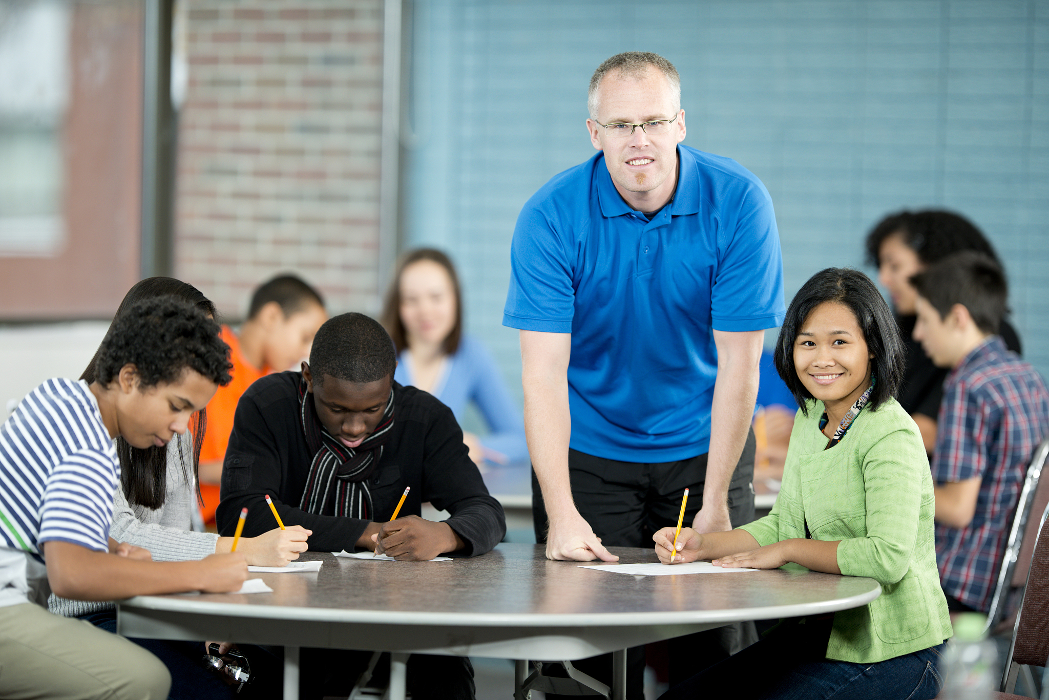 用英语设计一个慈善机构组织志愿者去希望小学支教的活动通知 字数多点