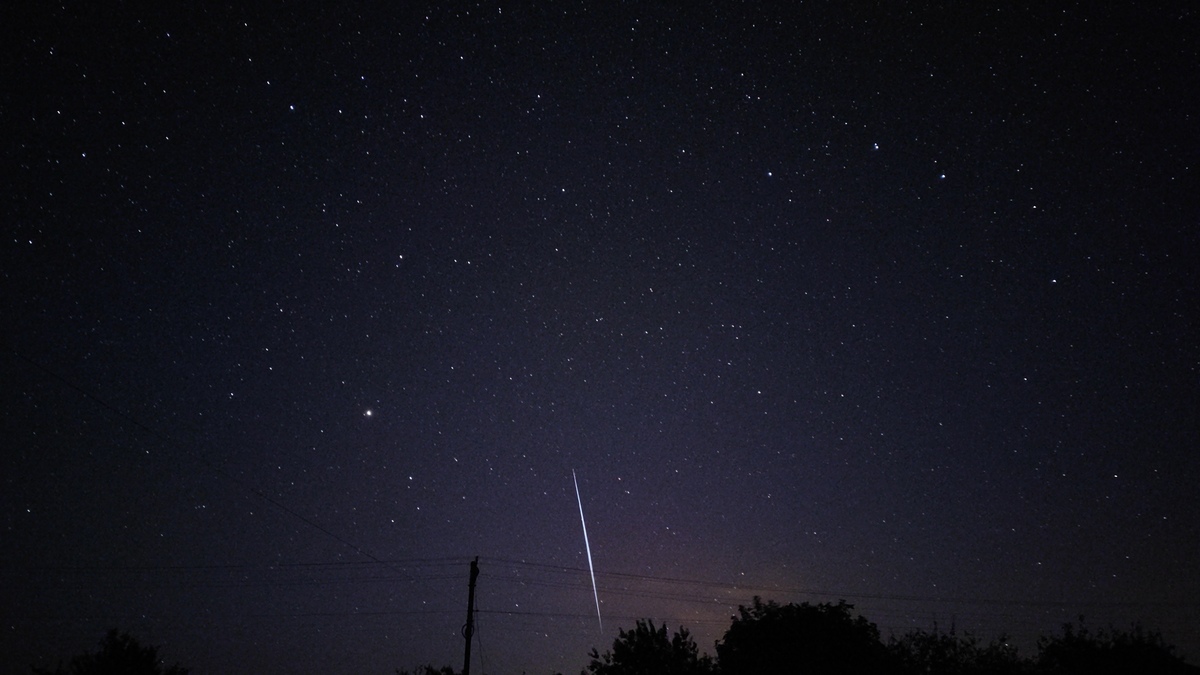 深空天体摄影,捕捉流星划过夜空的瞬间