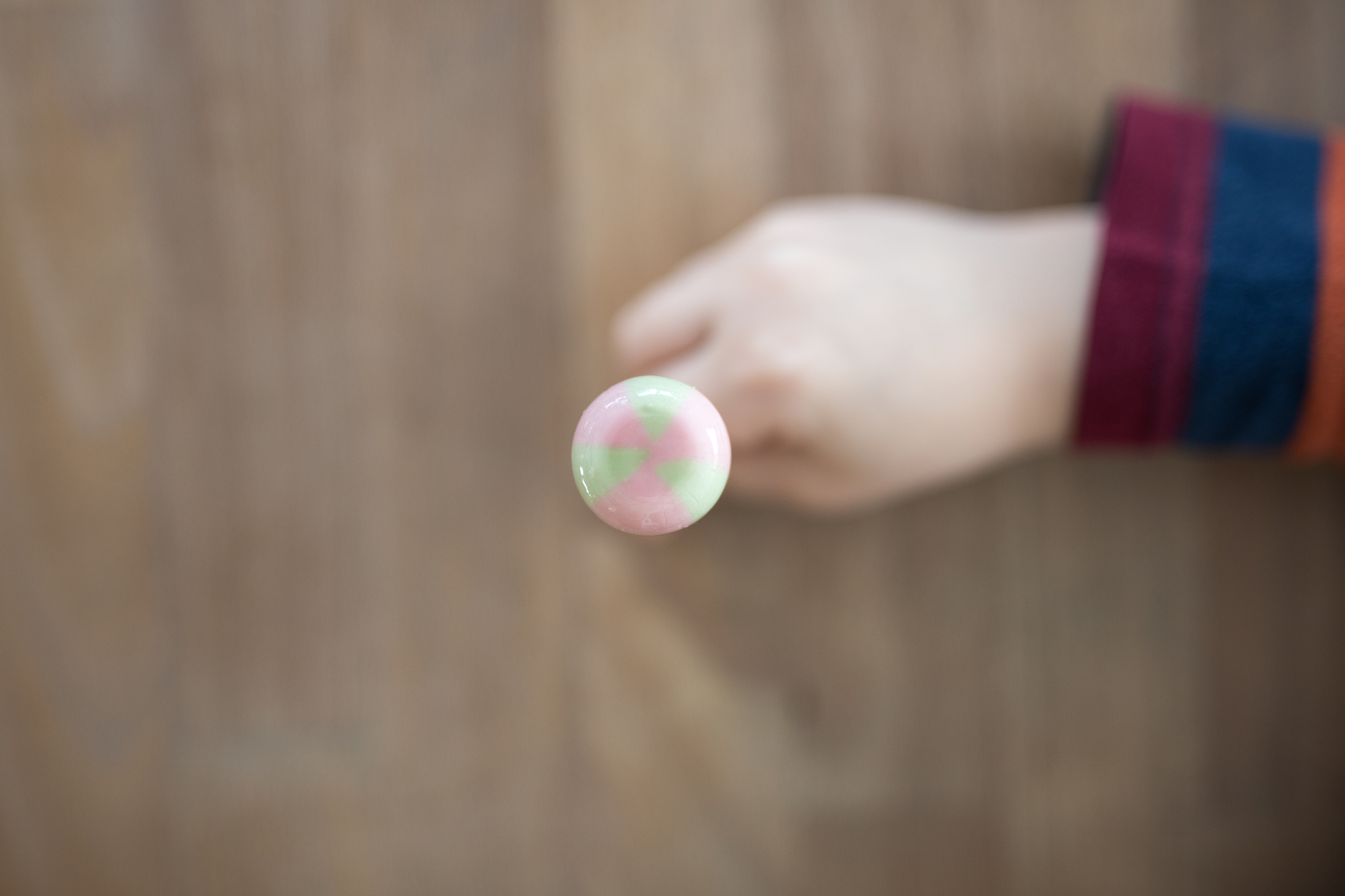 爱情是什么请用幽默的口吻描述下