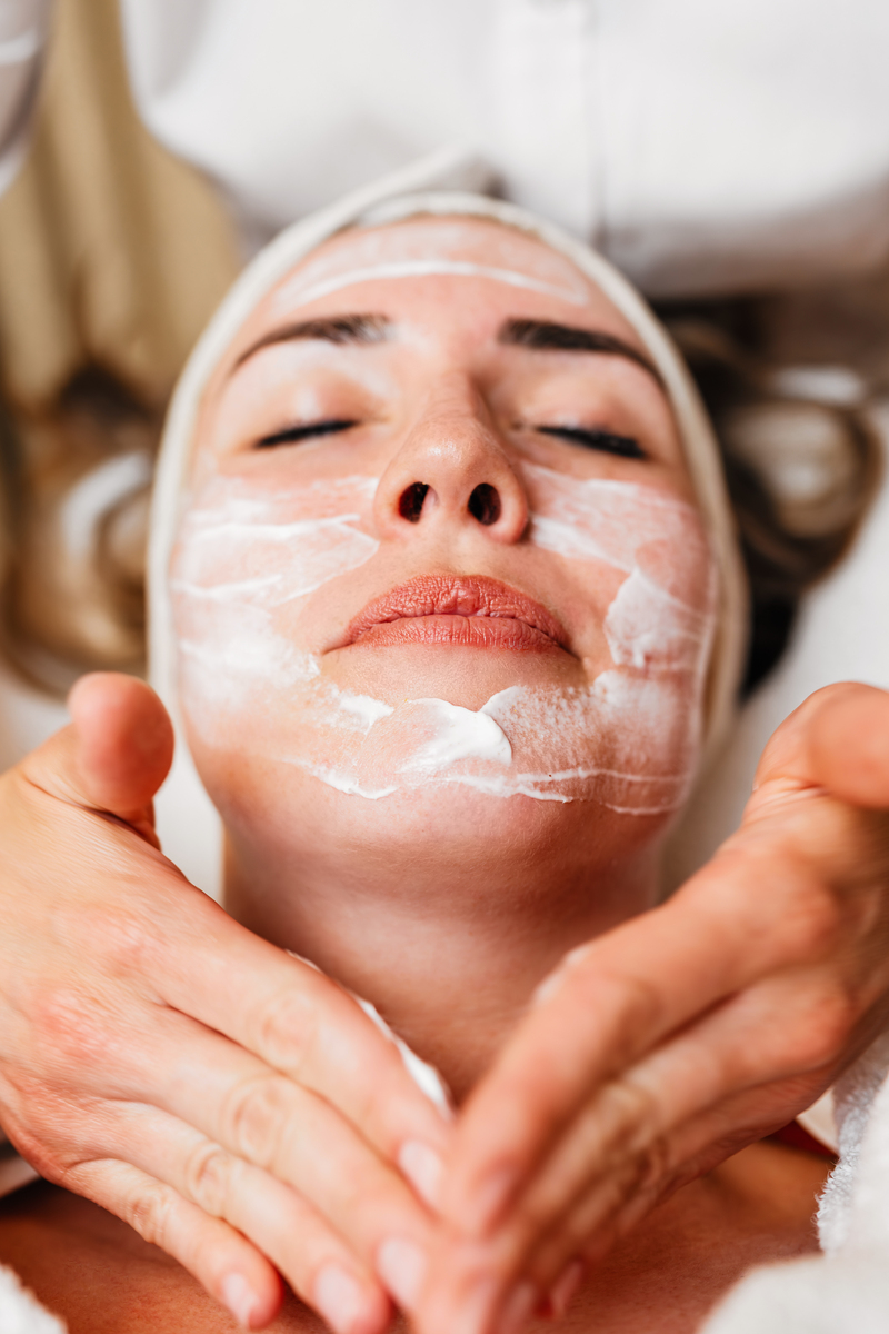 我需要你作为一名SEO帮助我找到对应关键词的拓展词以下是内容：宝宝的五个地方不能洗的太干净