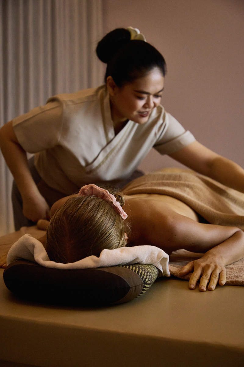 写一篇关于中式古法推拿和泰式按摩的区别的小红书文案