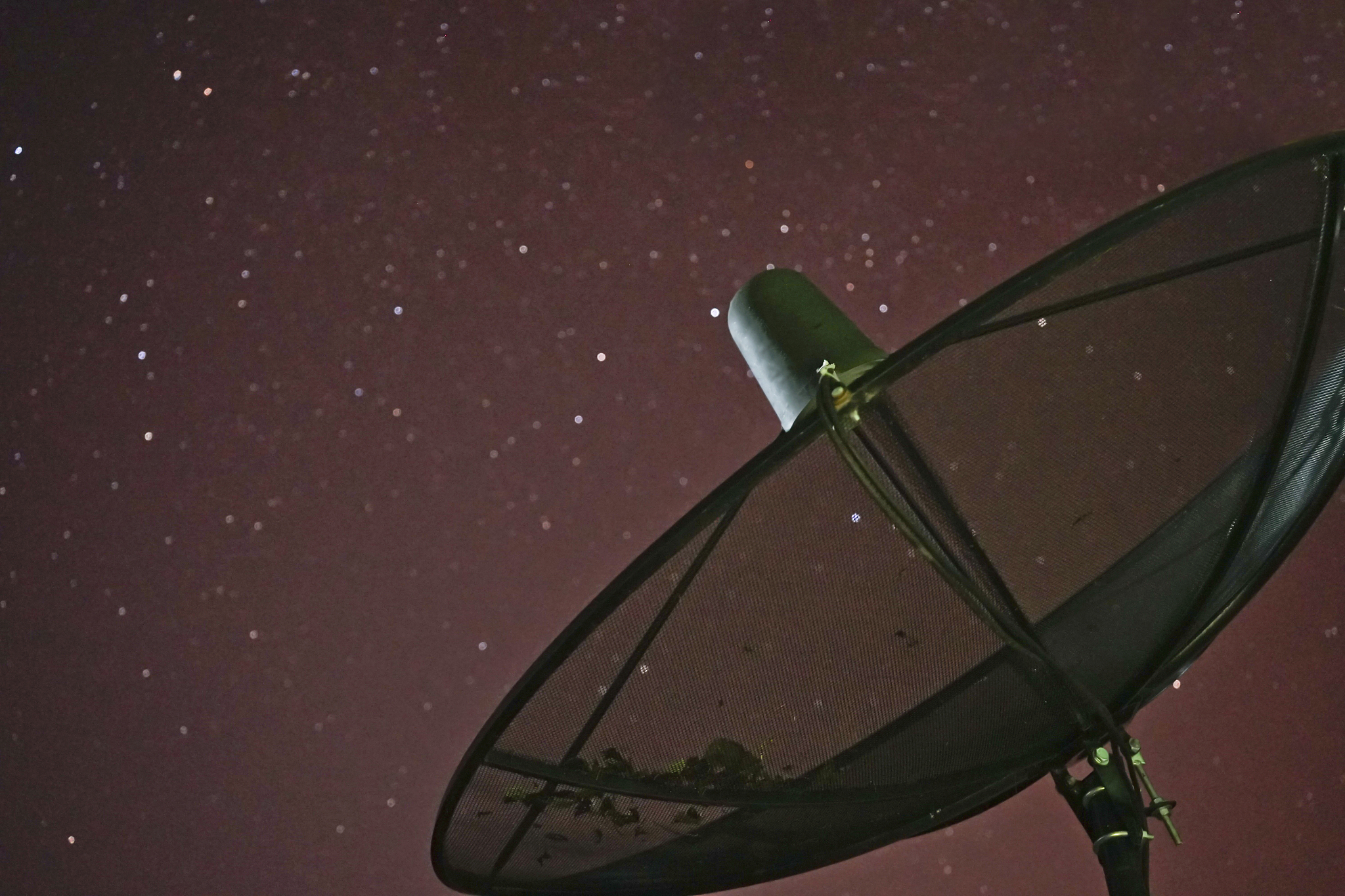 LEO 卫星网络关键技术解析：设计、协议、天线与数据处理