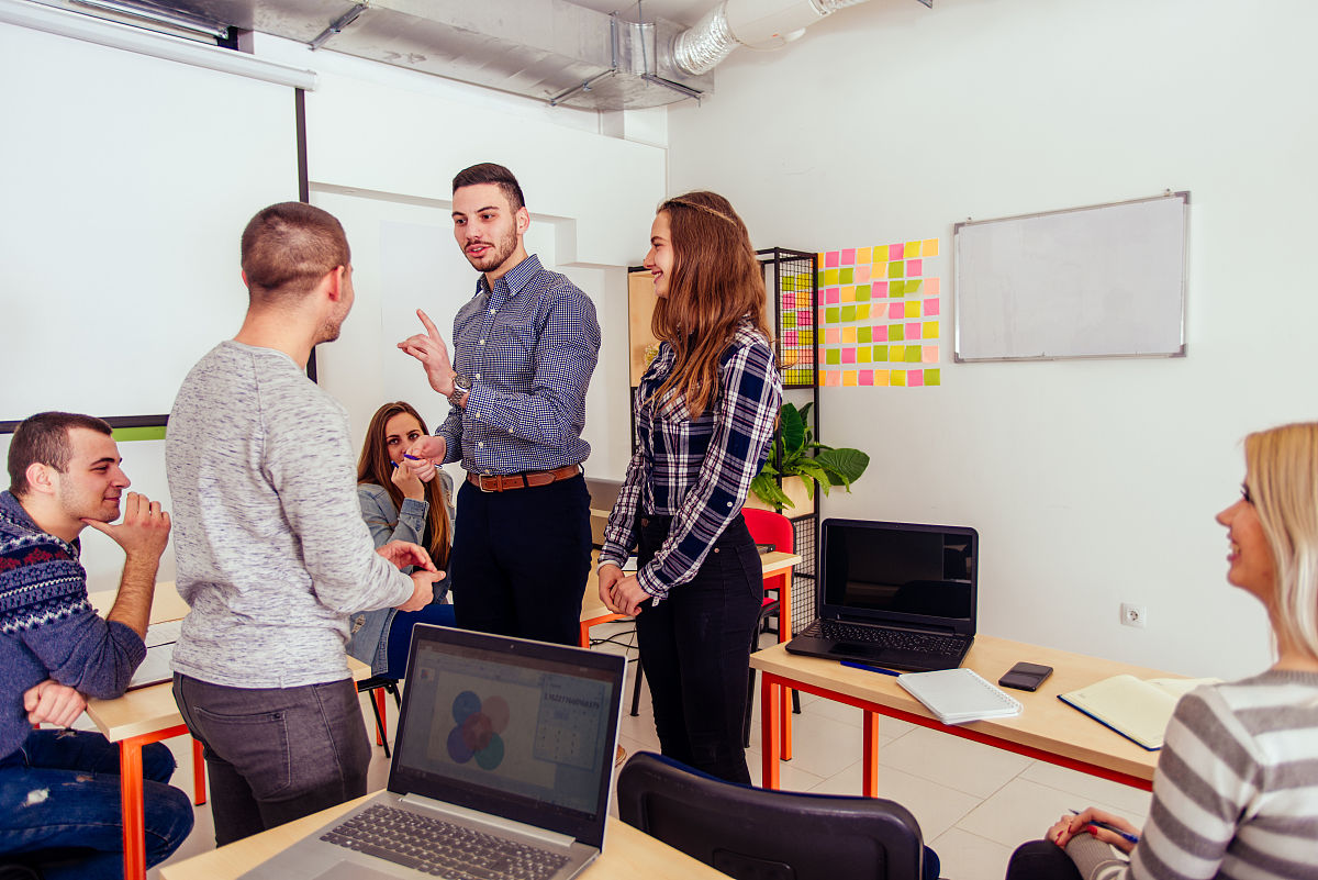 加强思政课建设的建议：提升教学质量和效果