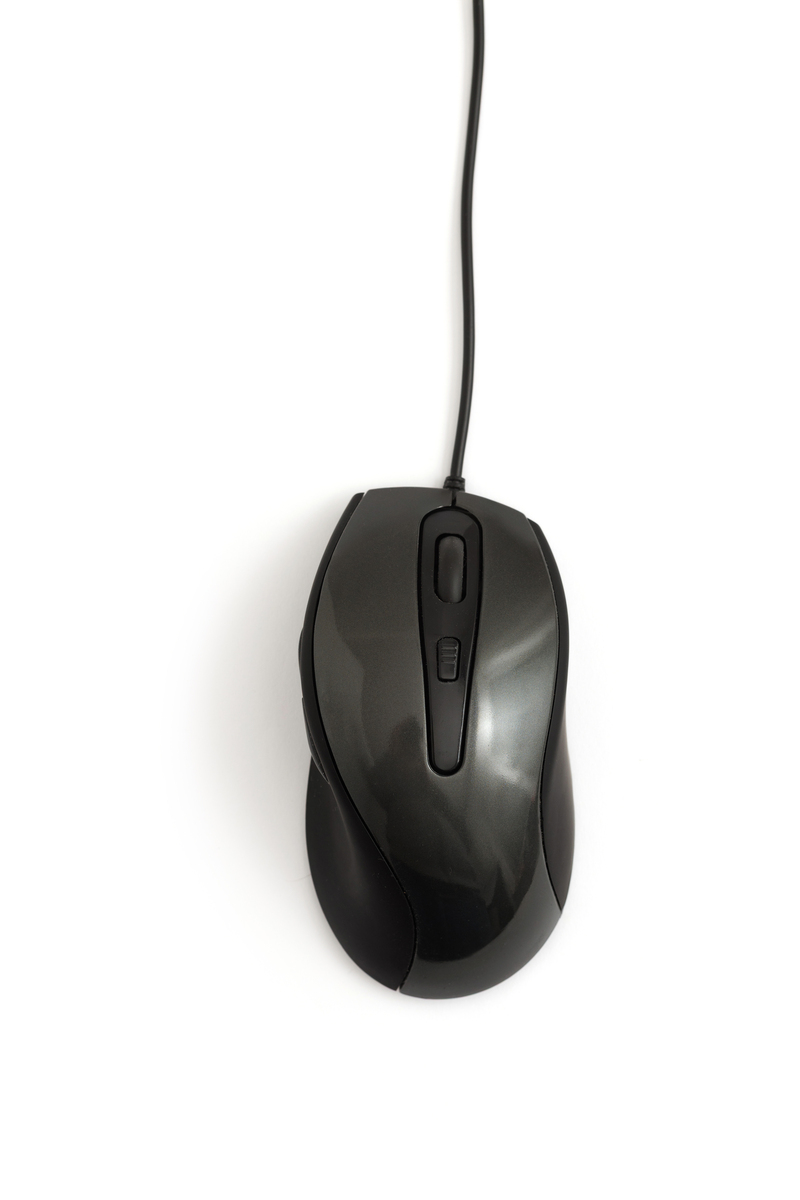 请改写下面这段话：最近为了玩游戏入手的雷柏 VT960S无线游戏鼠标搭载了雷柏V＋无线游戏技术具有响应快、传输强、抗干扰、低功耗4大优点。体验了一段时间下来我觉得这款鼠标凭借着优秀的持握感、炫酷的外形、丰富的自定义功能以及V+无线游戏技术带来的极致性能在同价位游戏鼠标里很难有对手如果你是一个游戏玩家那么Rapoo雷柏 VT960S会是一个不错的选择。