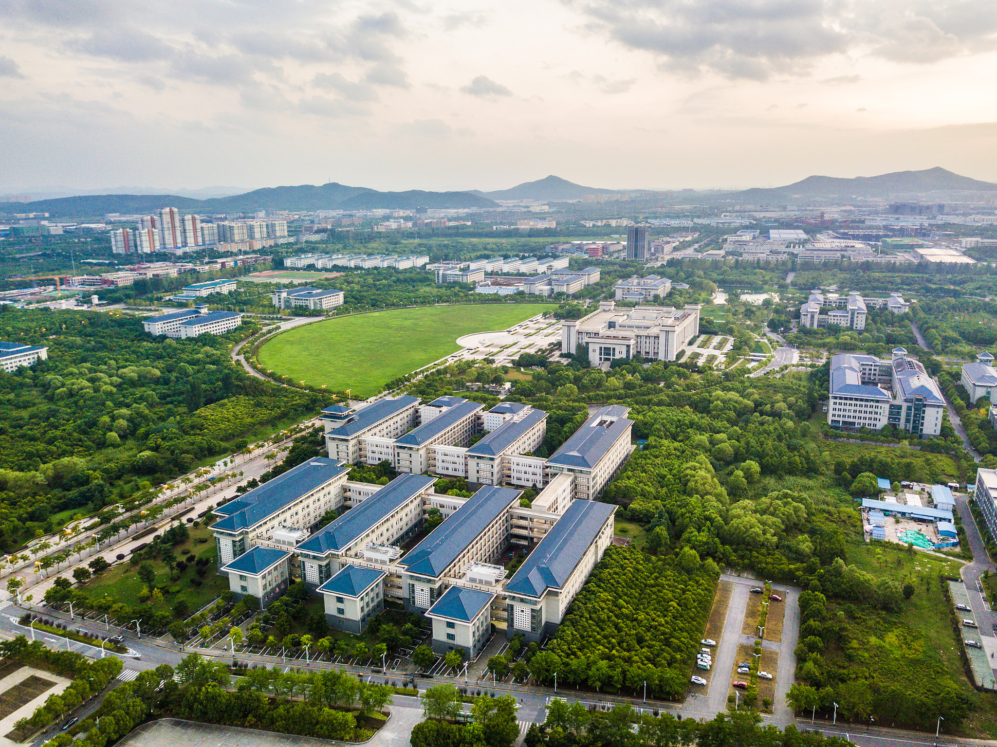 东南大学是公办还是民办学校？