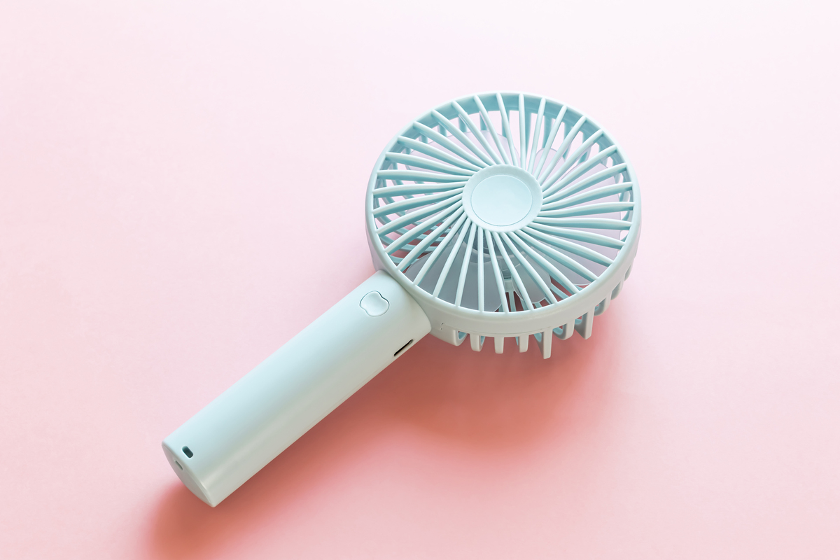 帮我构思一款便携式小型风扇的文案