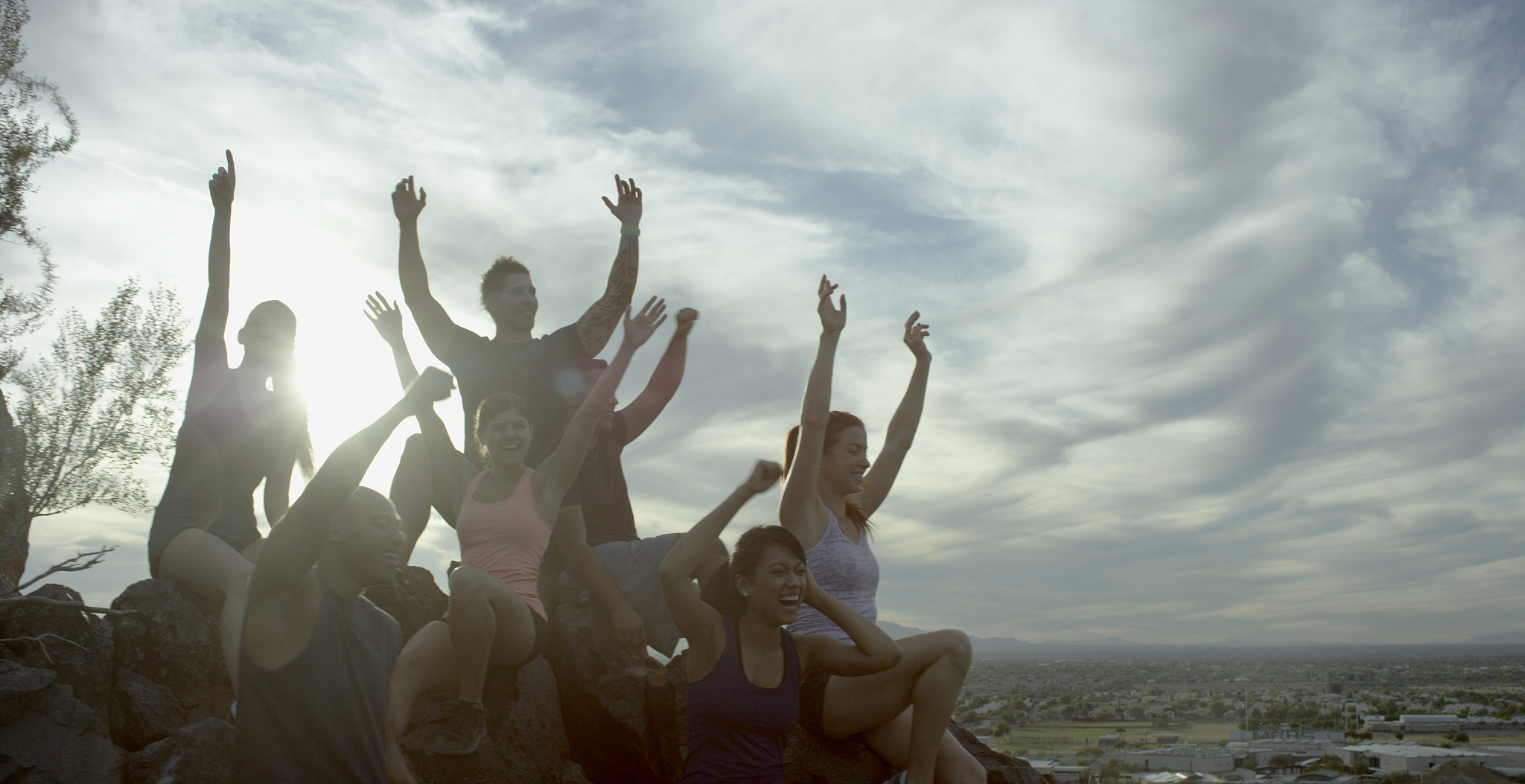 帮我写一段别人关注我的公众号搞笑的回复