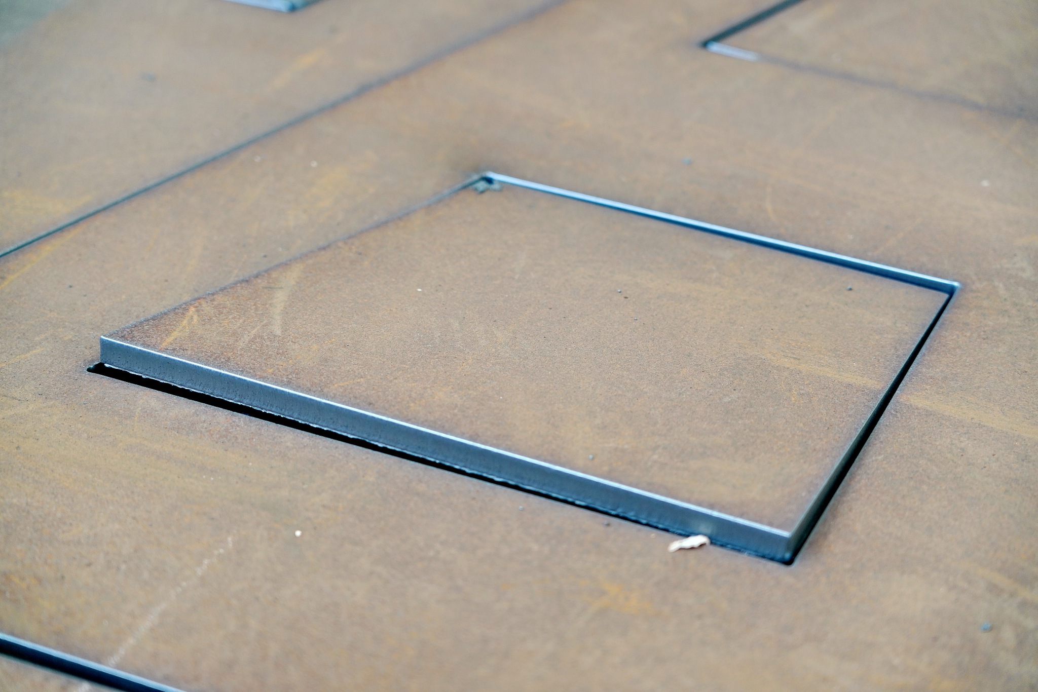 cutting iron and steel with cnc laser and plasma