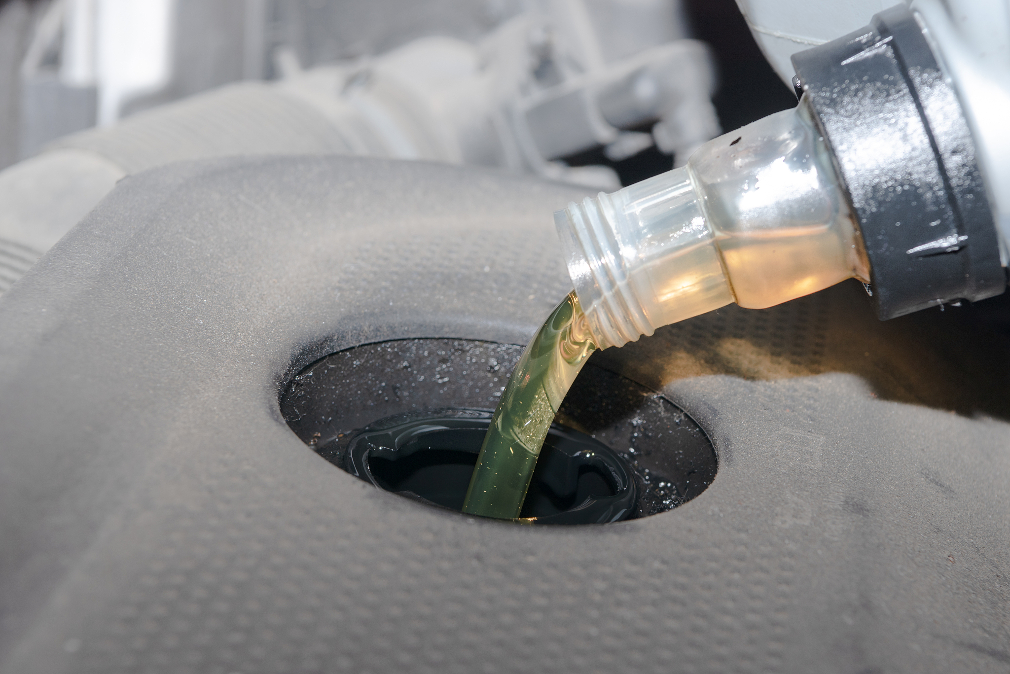 油箱漏油用哪种胶水粘