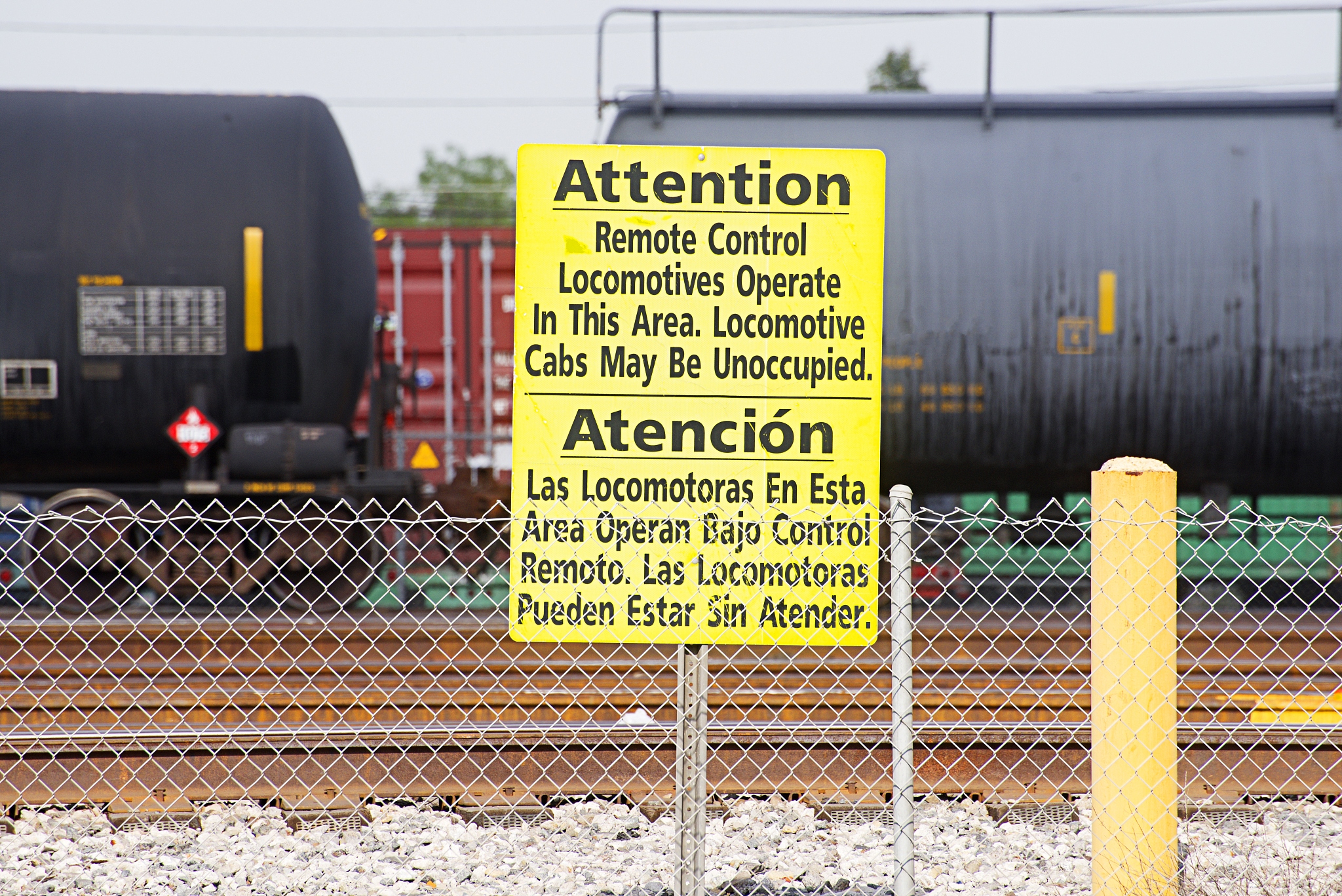 铁路客运英语情景对话：三位乘客与列车员的交流