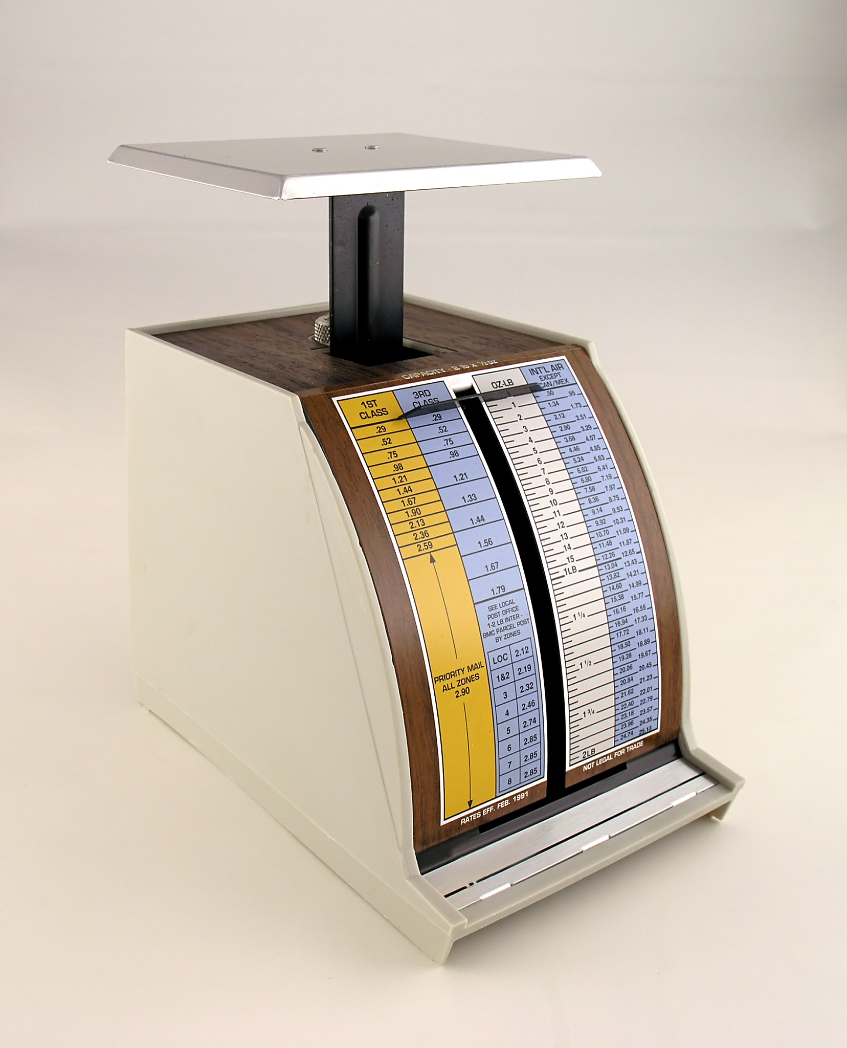 邮费计算器：根据重量和加急选项计算邮费