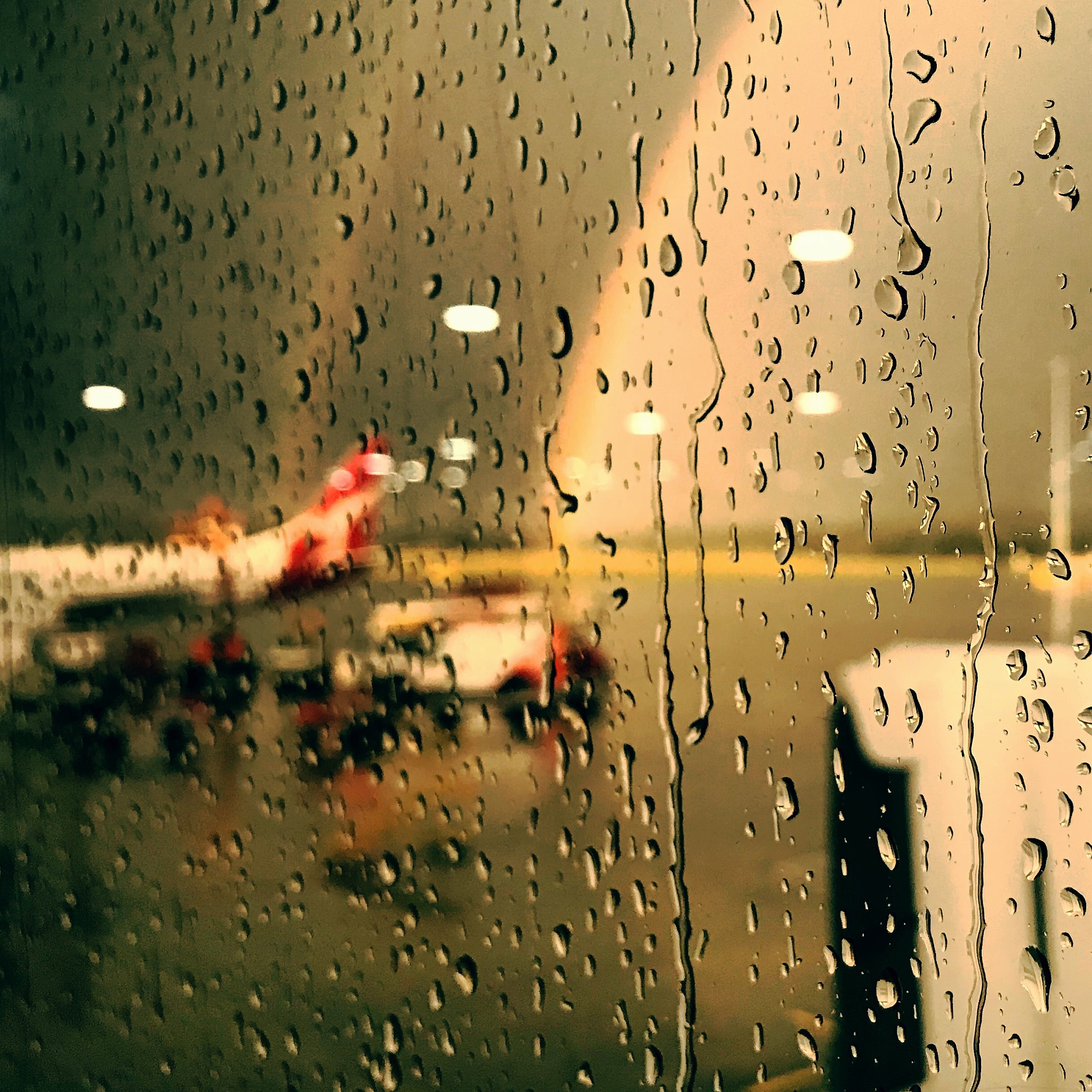 雨夜思绪：一个下雨的小故事