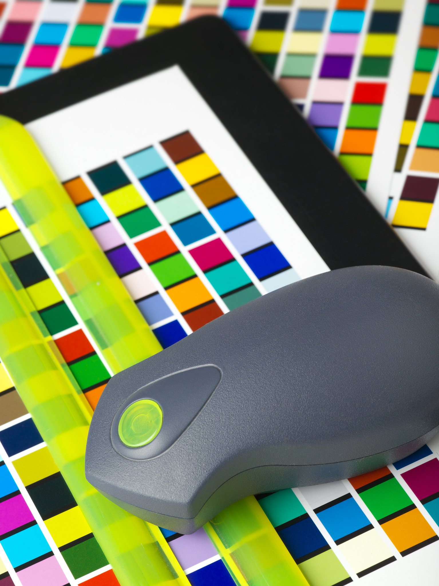What are some key features to consider when selecting a color fastness rubbing tester