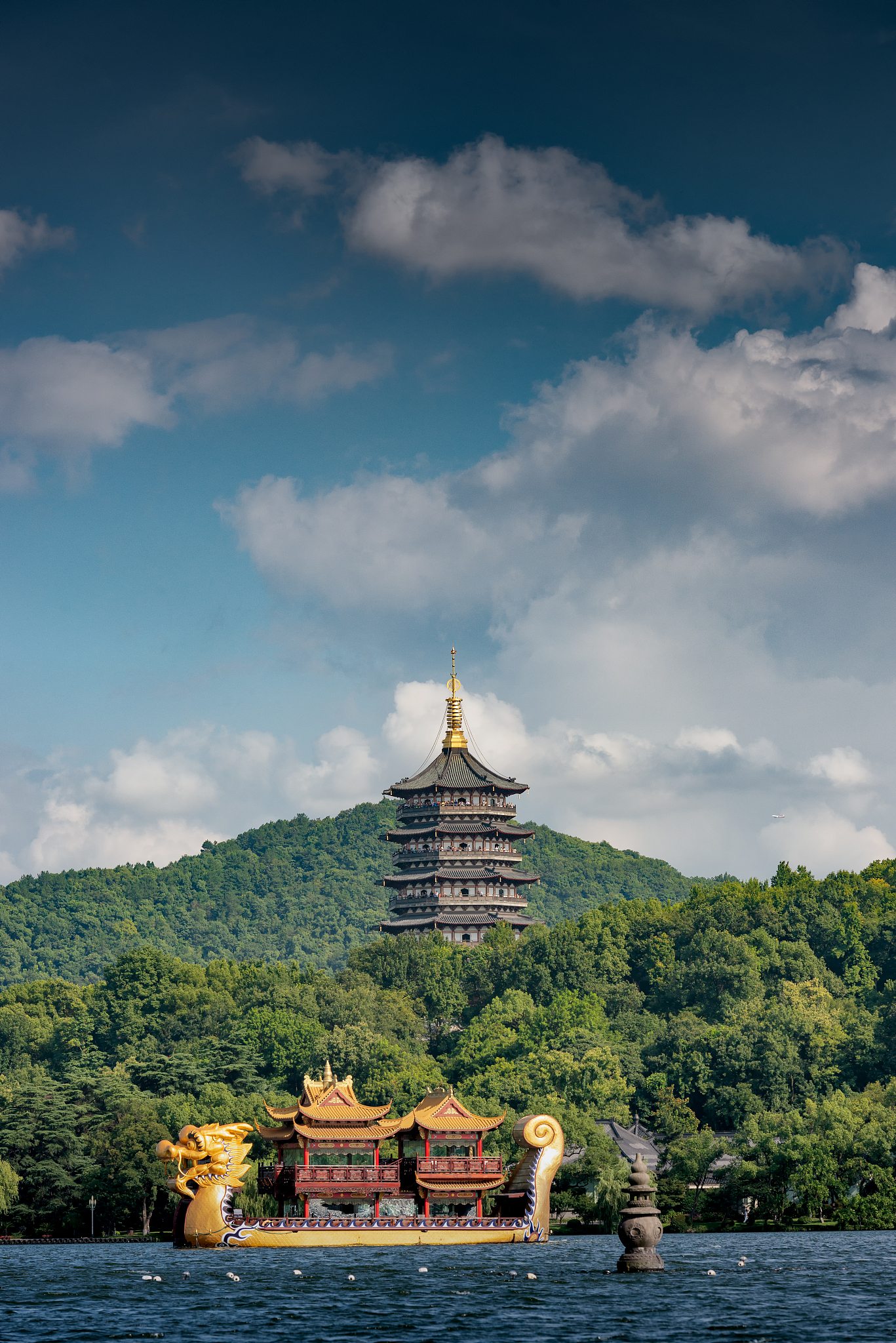 写一篇赞美杭州的文章