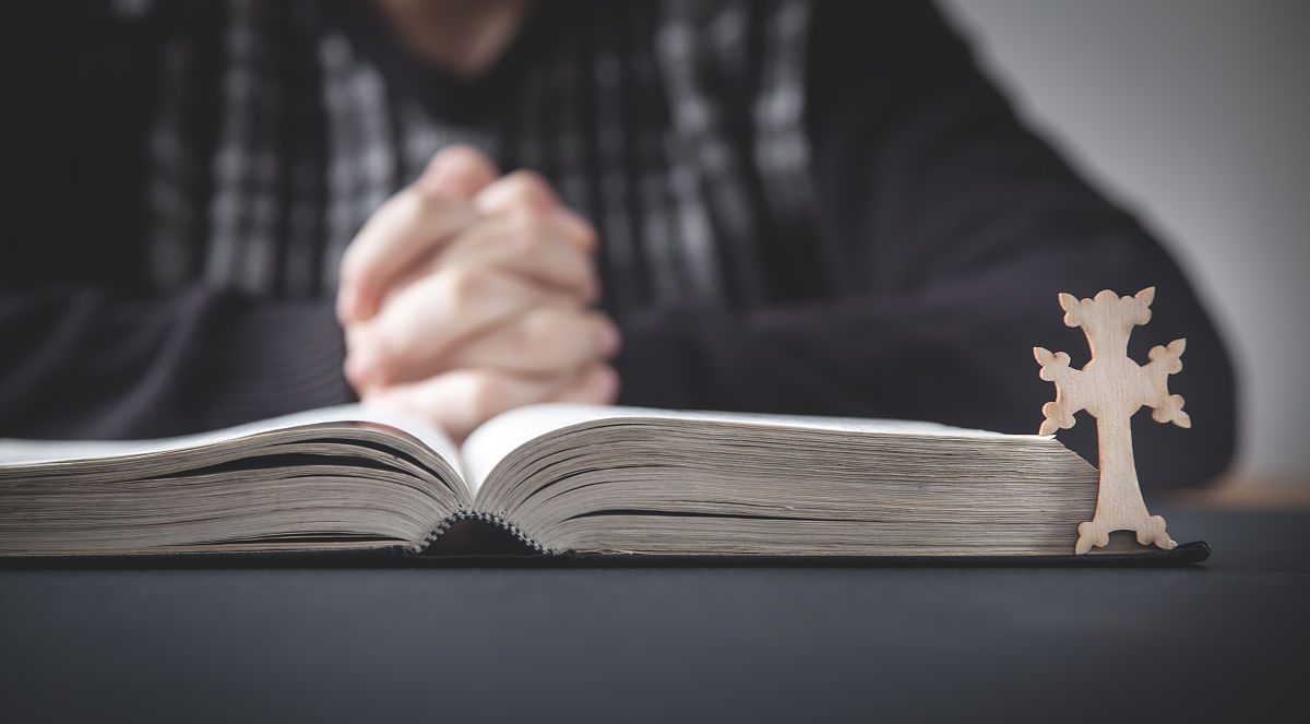 我们花费了数千年的时间来发展人类意识。这叫做宗教。