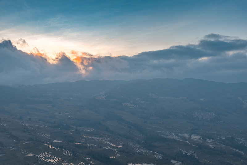 红河女生上中专学什么专业好？就业前景分析