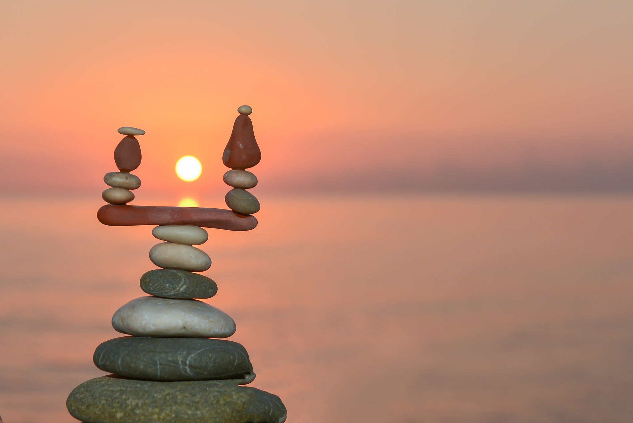 纵有人寿数燃尽 未挣得片刻安宁 看眼前夜幕无尽 也执迷一寸光明 问苍生 认命何必的意思？