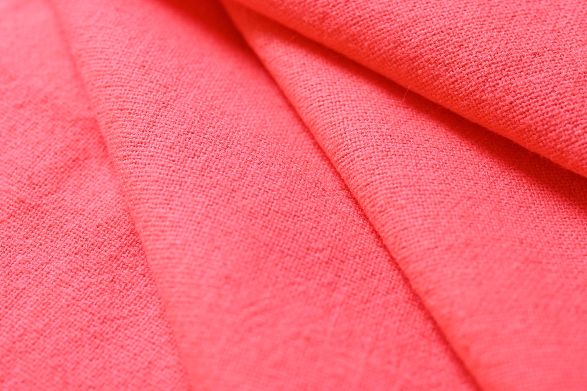 灯芯绒面料的特点：柔软、保暖、耐磨、易清洗