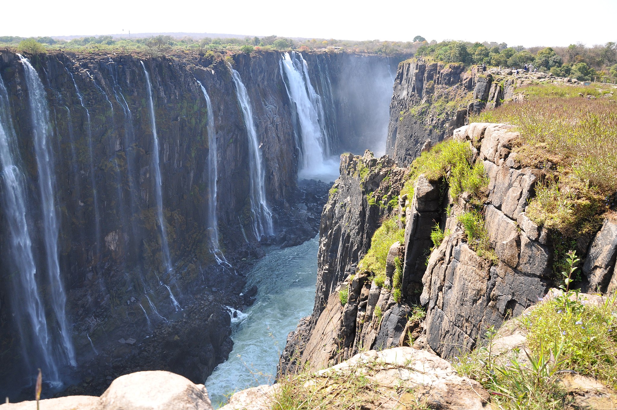 世界五大瀑布之一位于非洲的是，