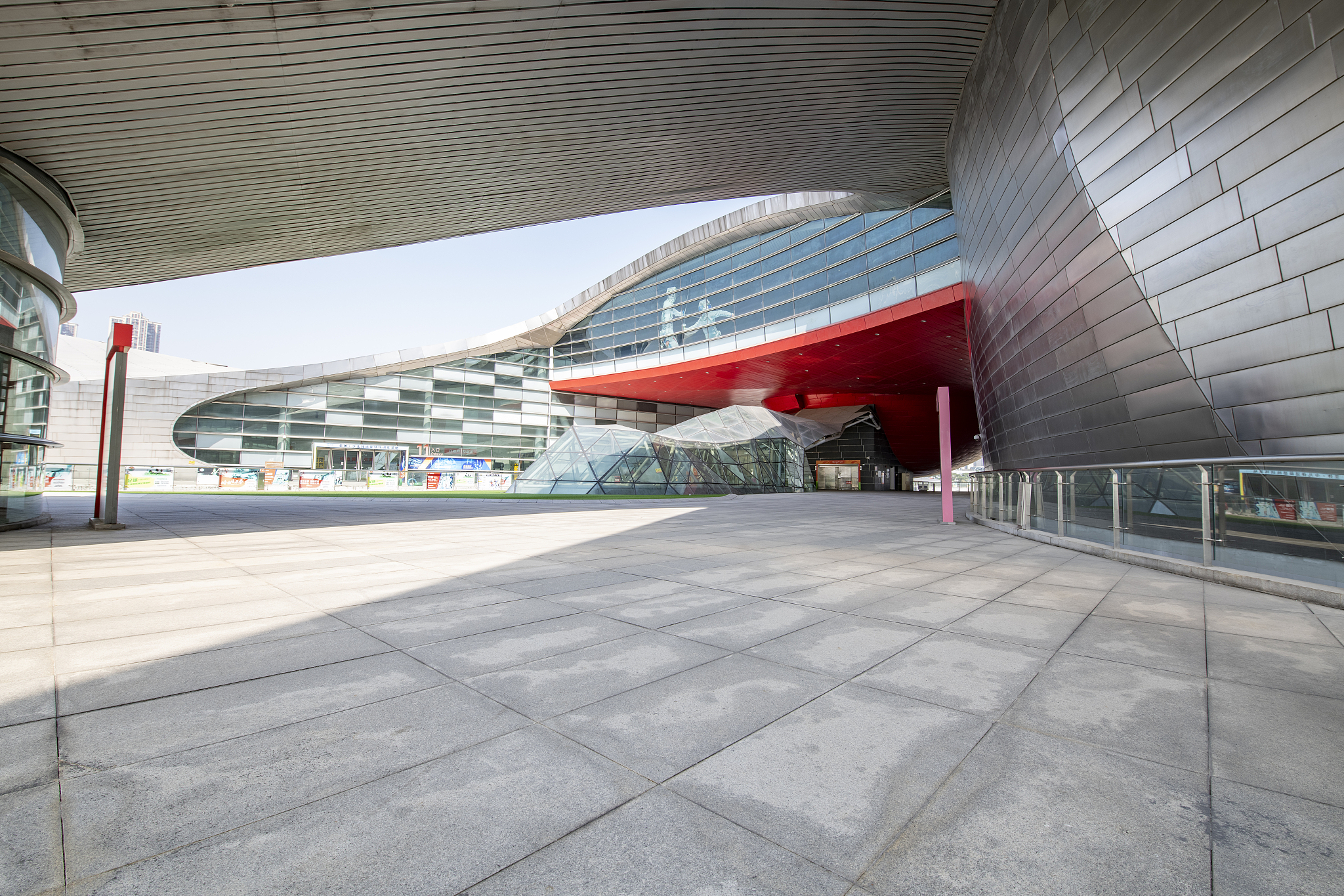 千里江山万里海：青少年的责任与担当 - 培养爱国情怀，厚植国防素养