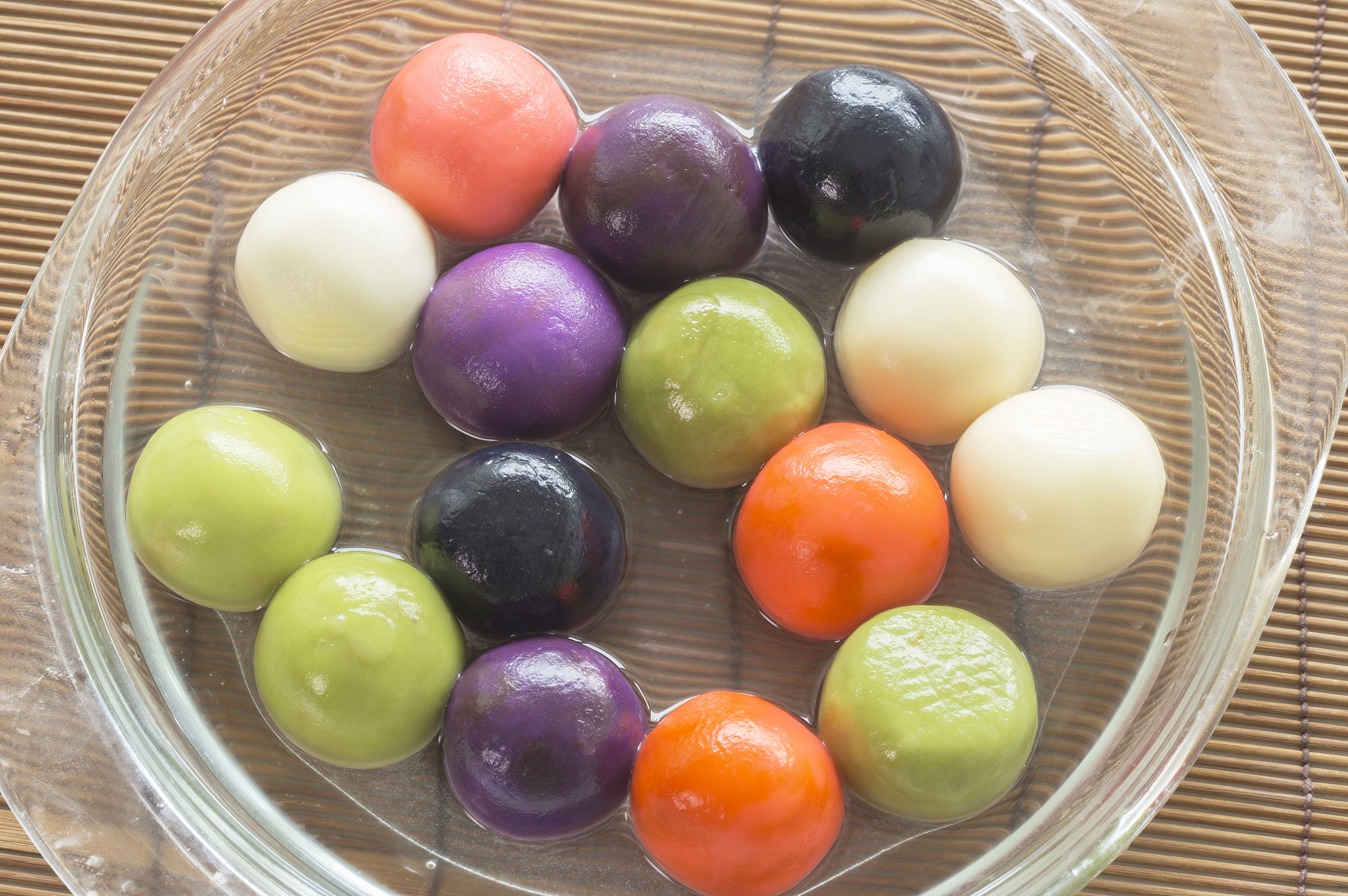 宁波汤圆冰箱放段时间一煮变成紫薯色