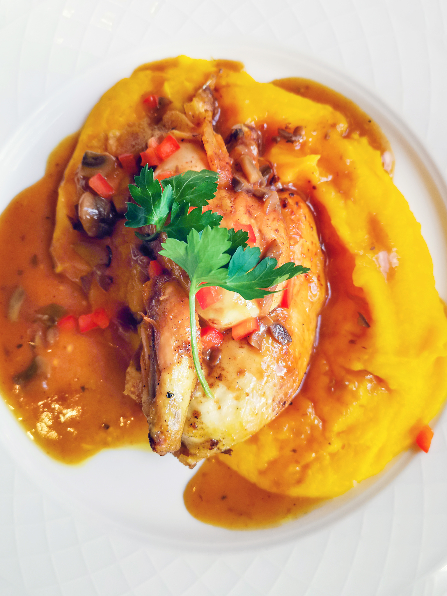 roasted sleeves chicken with potatoes and barbecue sauce