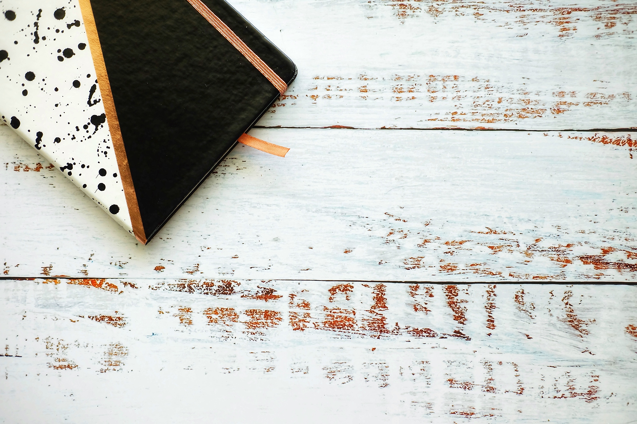 帮我写一个拼多多带货文案产品为纸质笔记本