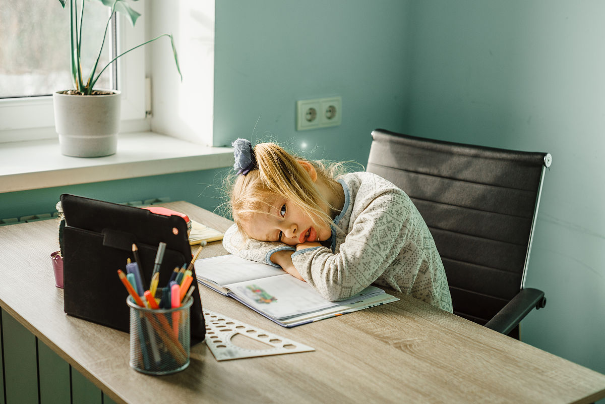 为什么我一让我的女朋友学习她就说脑袋疼