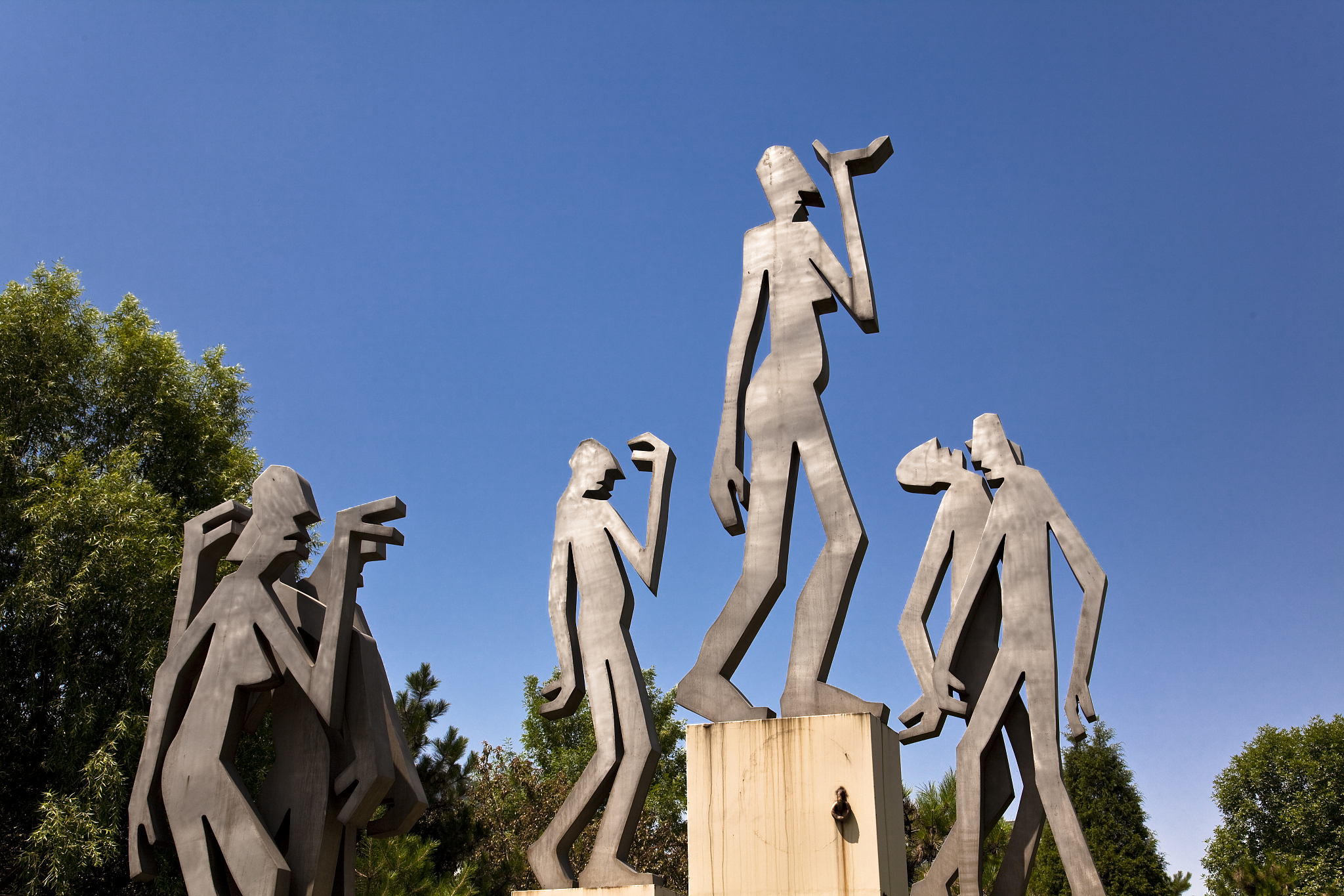 2022年雕塑考察报告：自由之光、无限飞翔等作品赏析