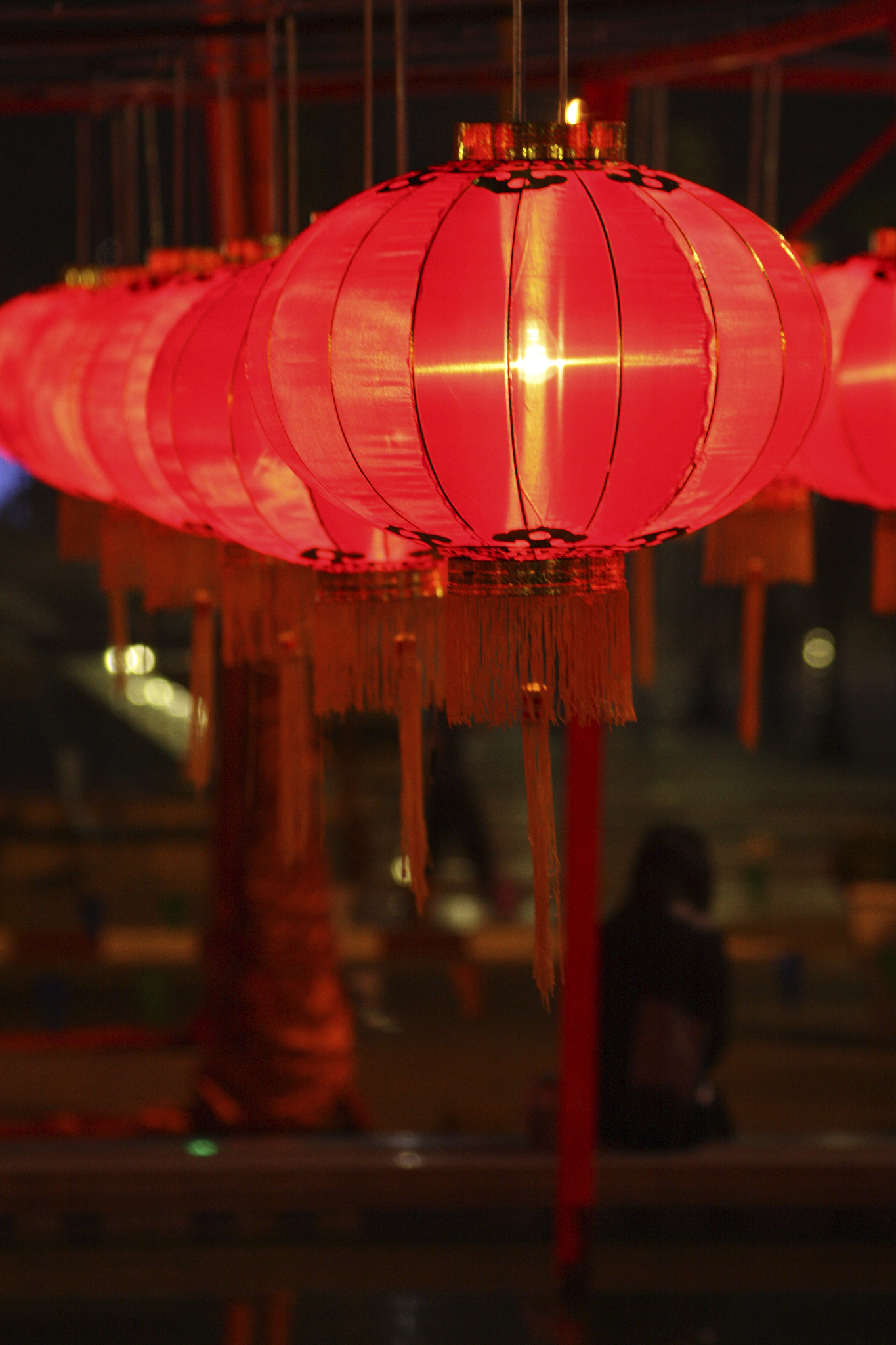 中国传统花灯：寓意吉祥的节日之光