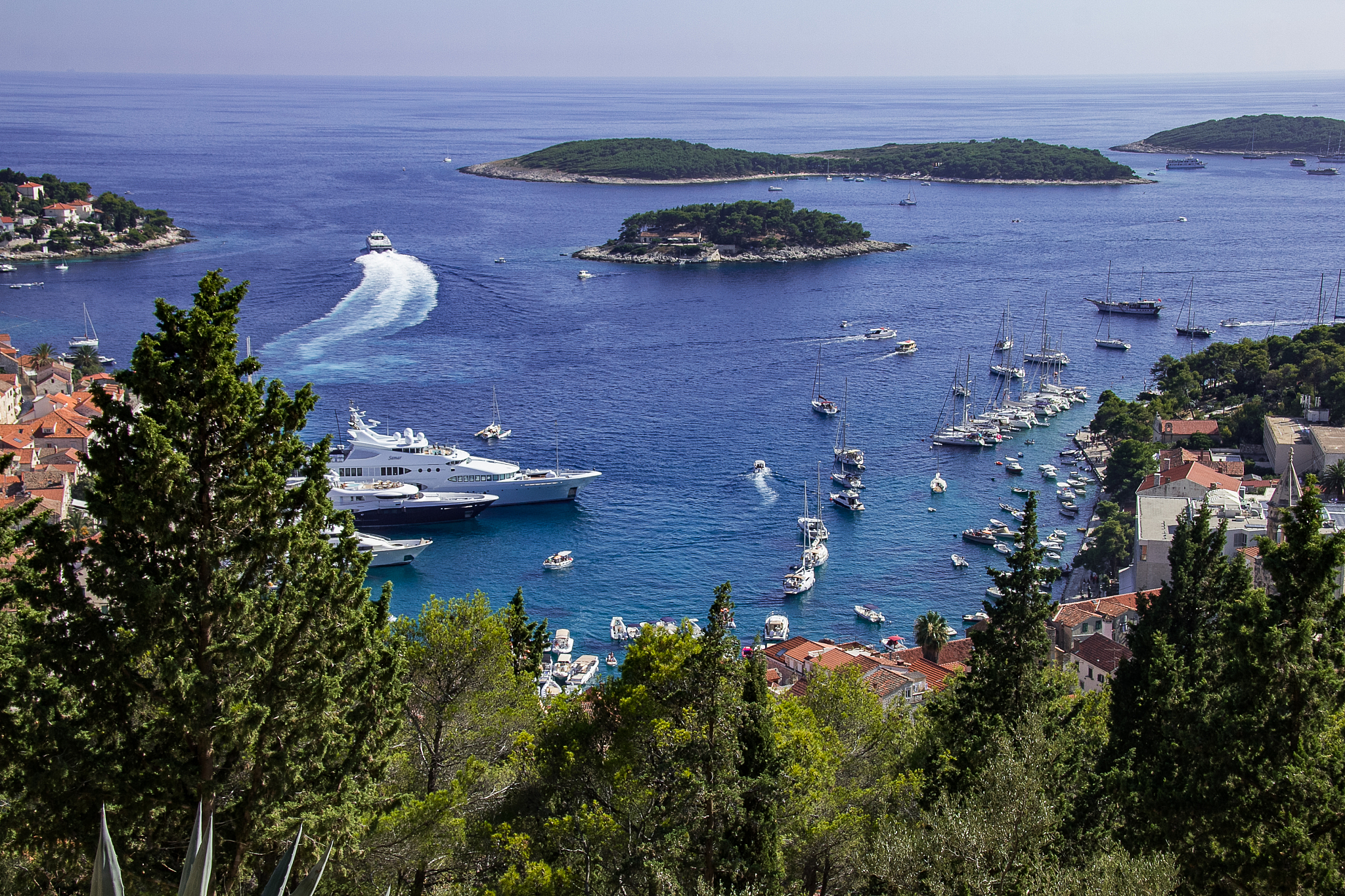 dubrovnik split croatia mountains adriactic sea red roof