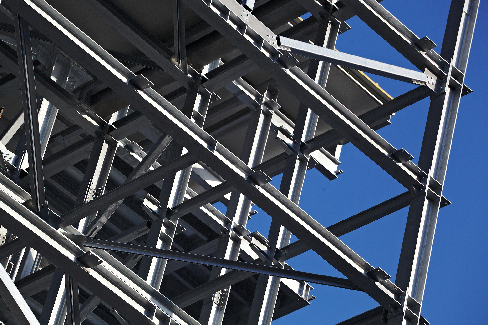 Steel Structure Factory Tour: Witnessing Precision & Strength