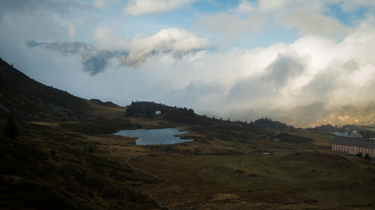 瑞士阿尔卑斯山辛普朗山口的风景