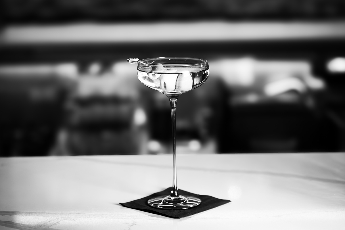 写一个抖音直播卖酒杯的30字文案