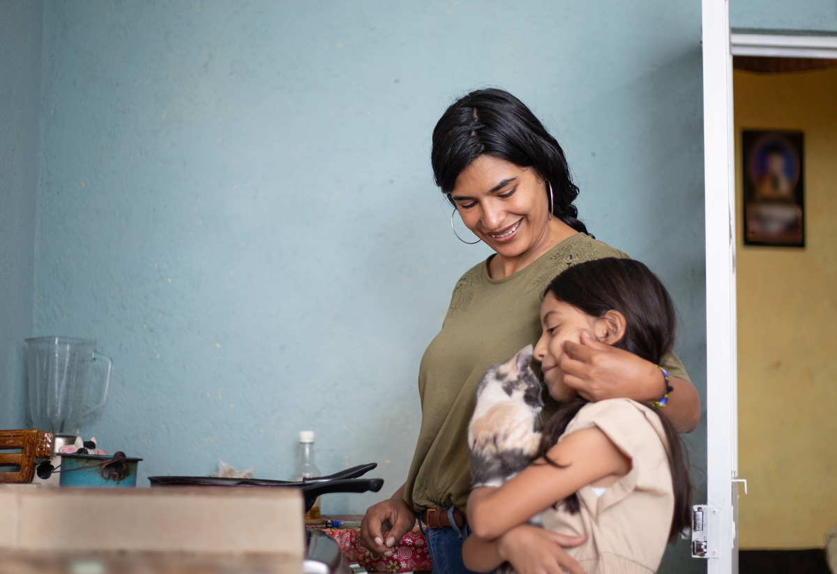 描述女性照顾孩子和教育孩子付出很多心血