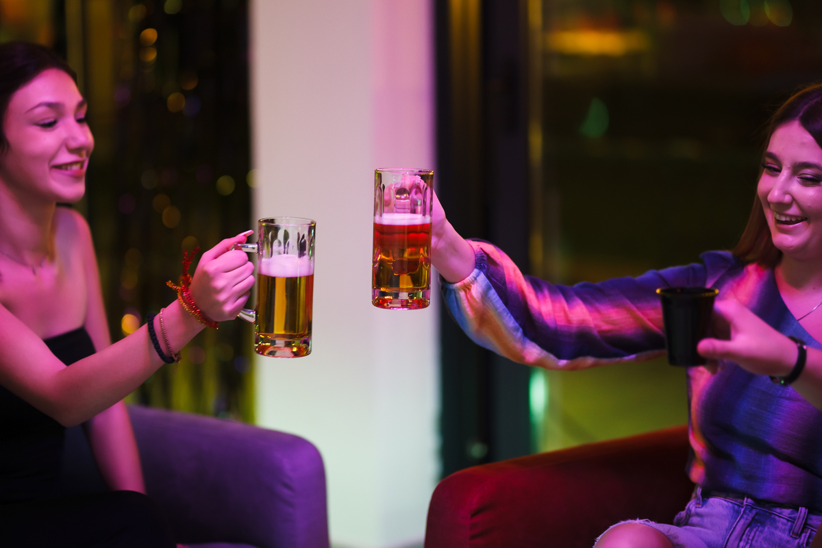 酒吧社交APP：聊天、送礼、约会，玩转夜生活！