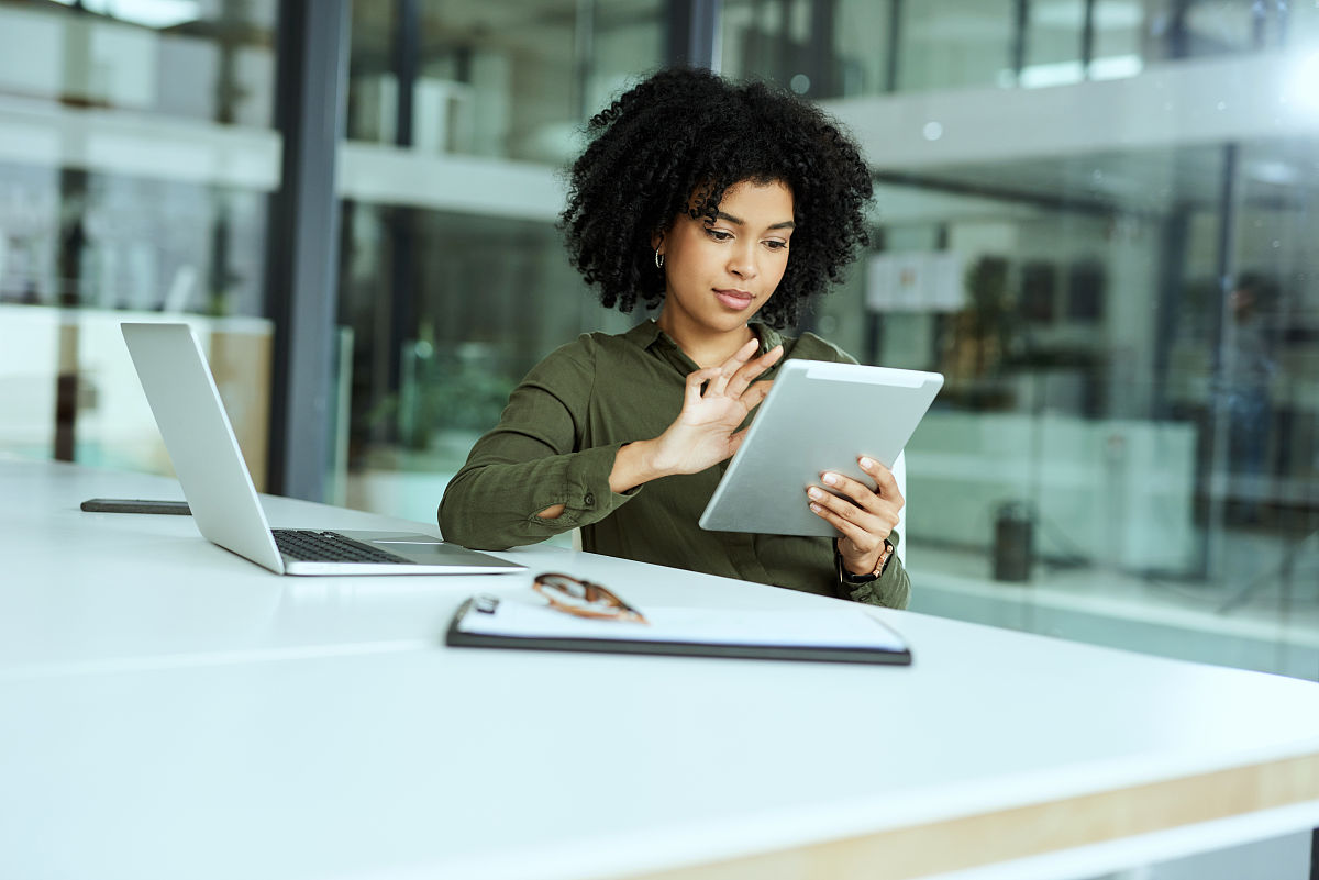 游戏主线任务测试用例：确保任务触发、完成和奖励发放