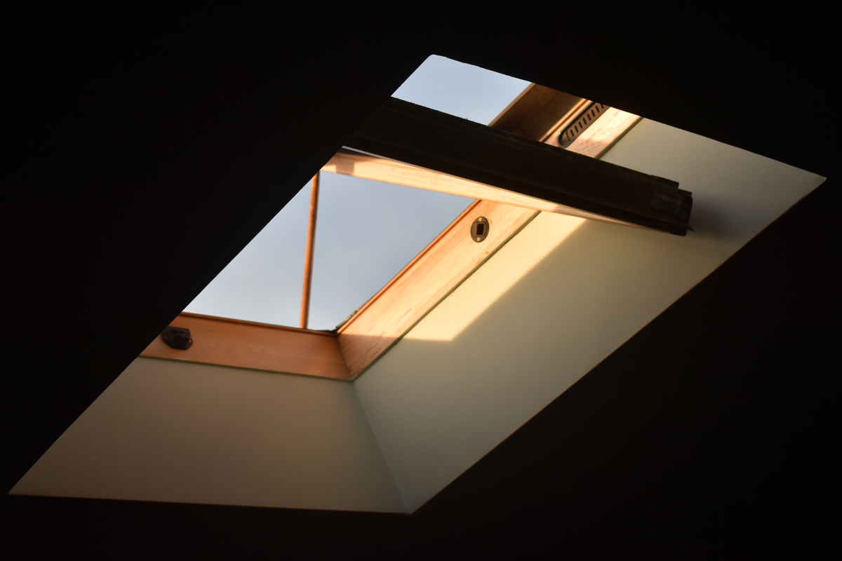 请用英文写一篇介绍aluminum channel for led strips对于室内空间照明的作用的文章