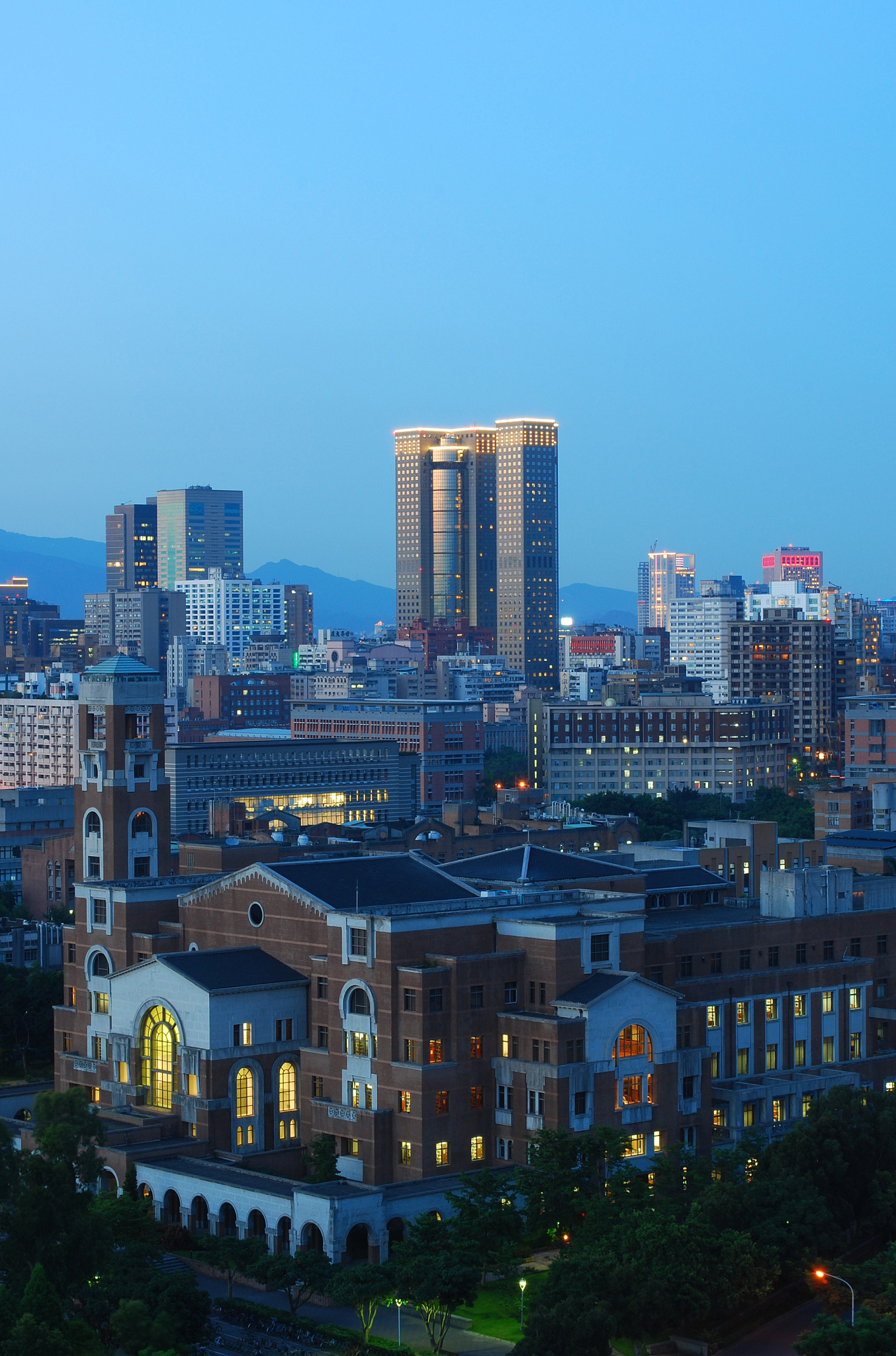 taipei skyline: national taiwan university