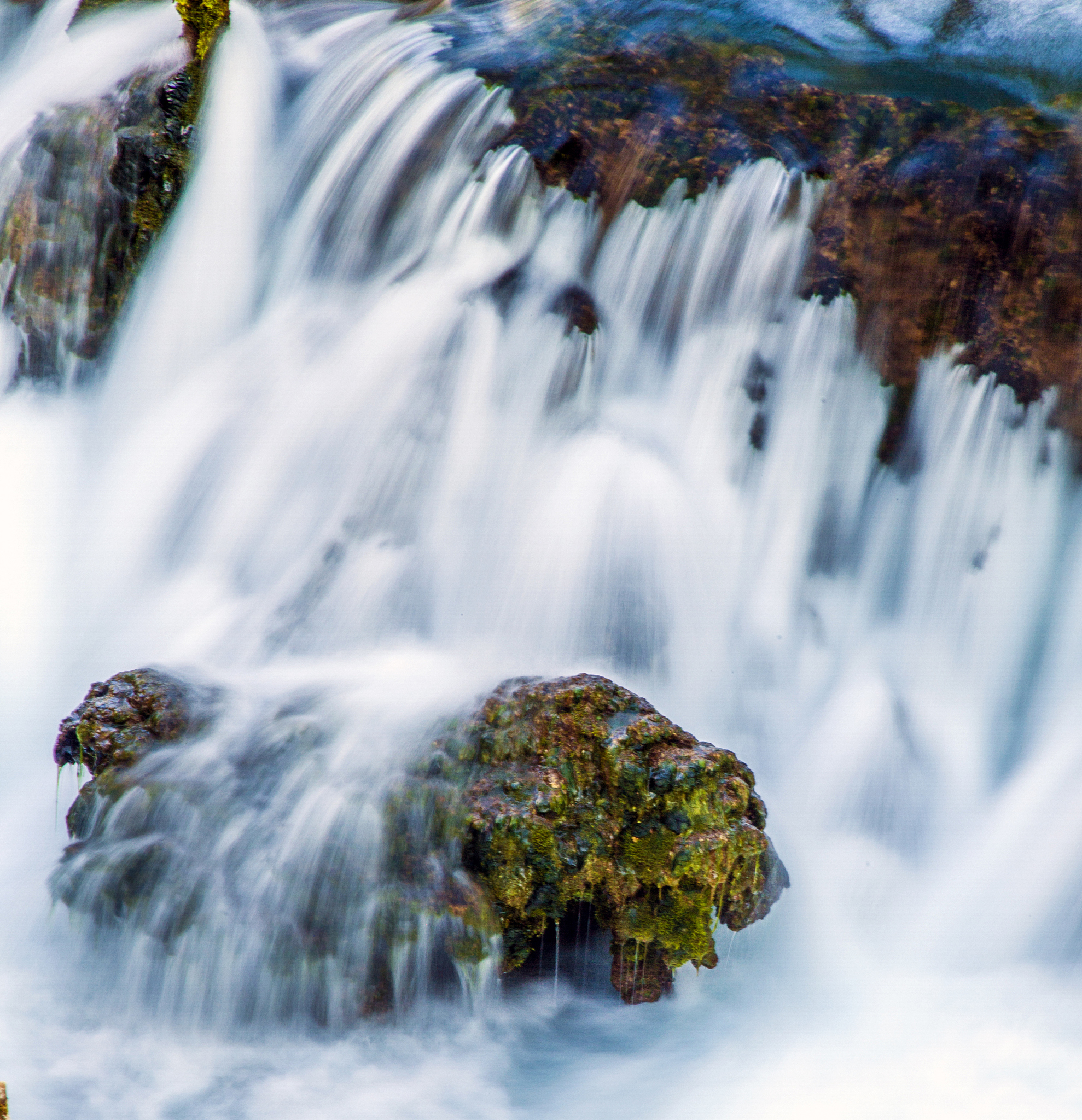 写一首诗豪放派4句歌颂大好河山