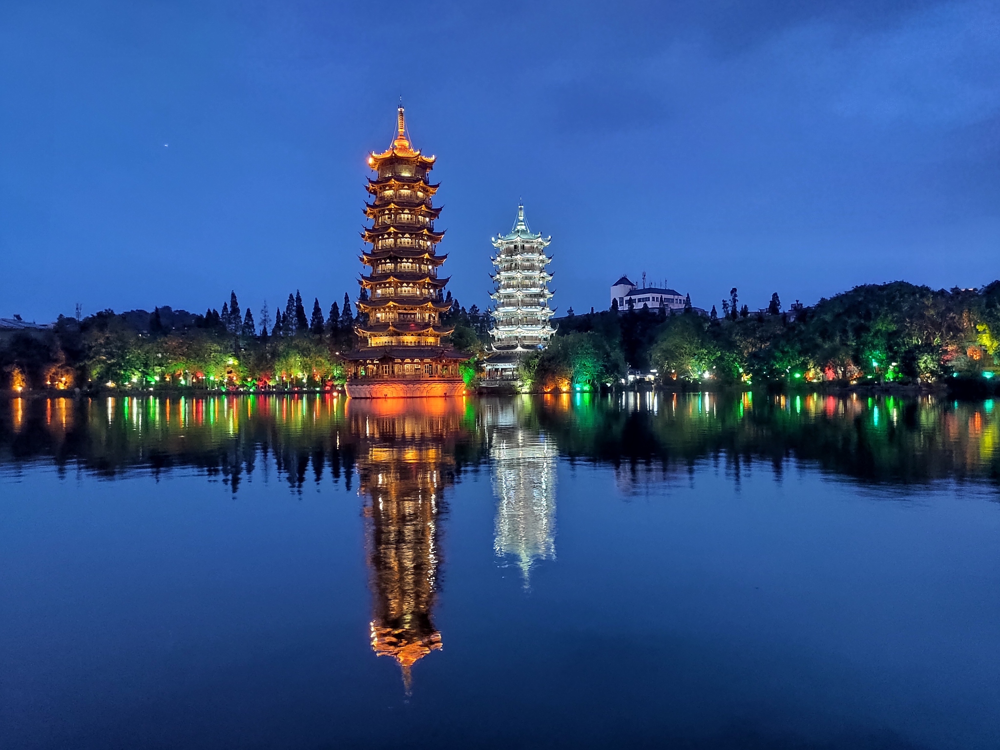 请论证桂林市区旅游景区整合的可行性要有数据分析不少于2000字