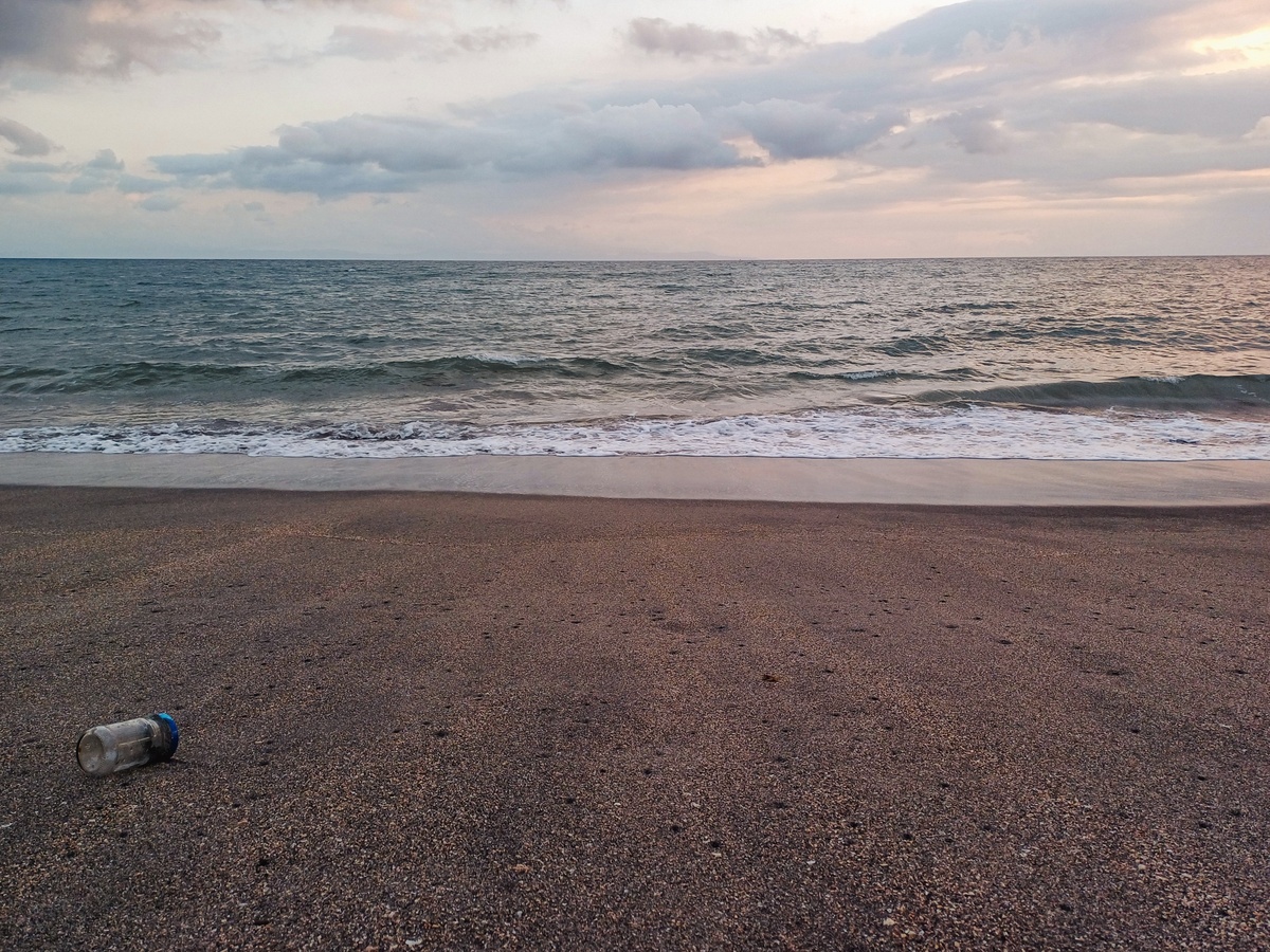 写一首海景沙滩的爱情小诗