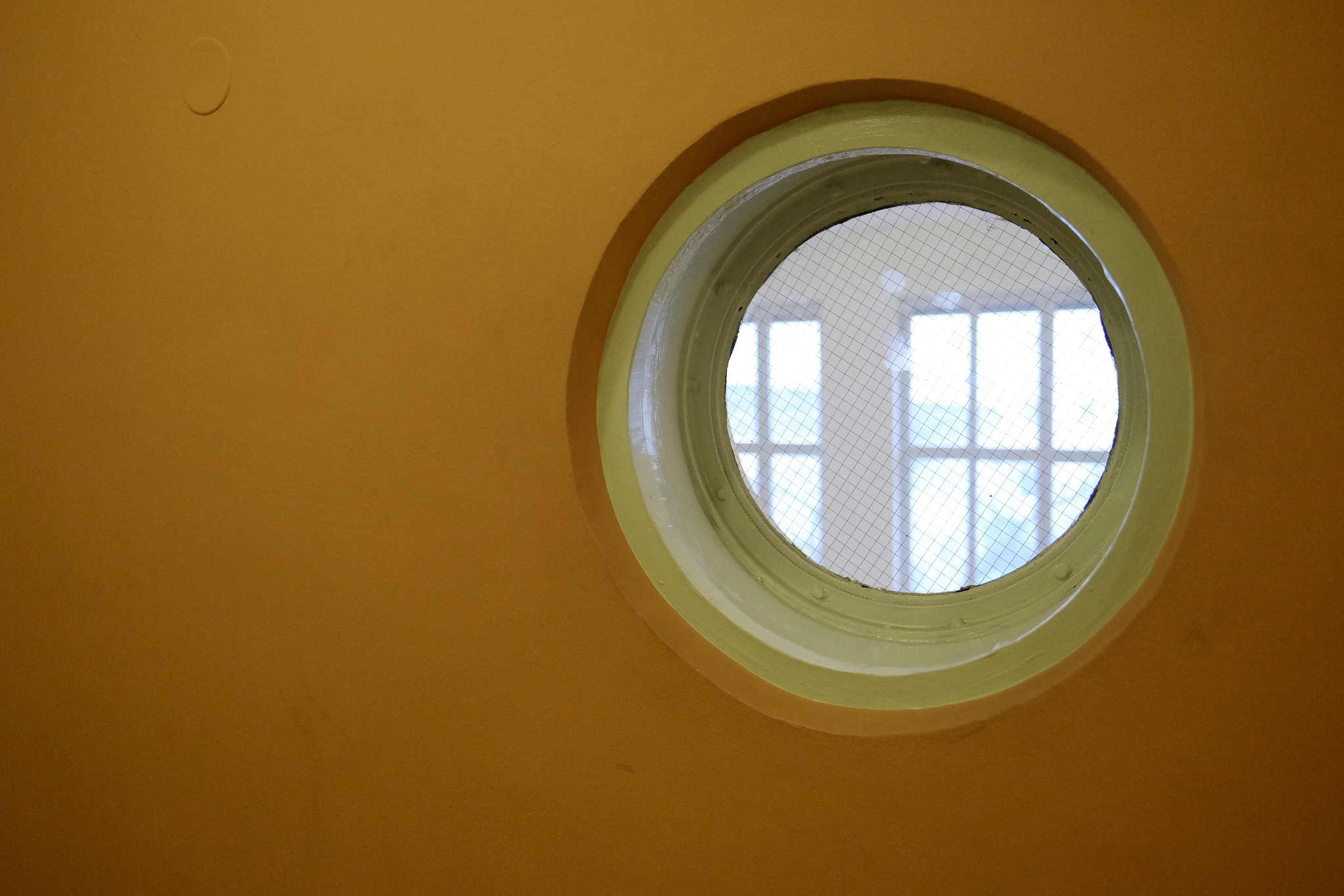 镜子: 象征自我认知与内省的文学意象