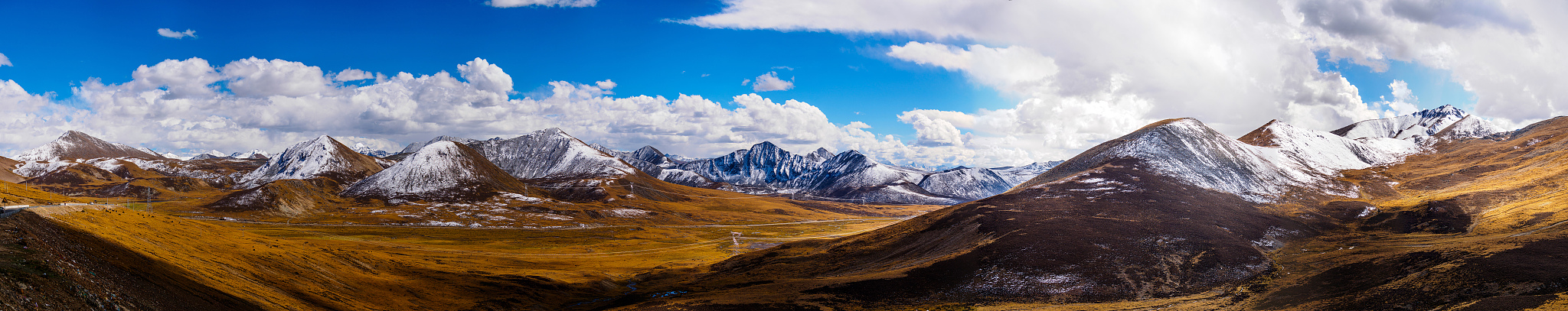 西藏米拉山口雪山全景图