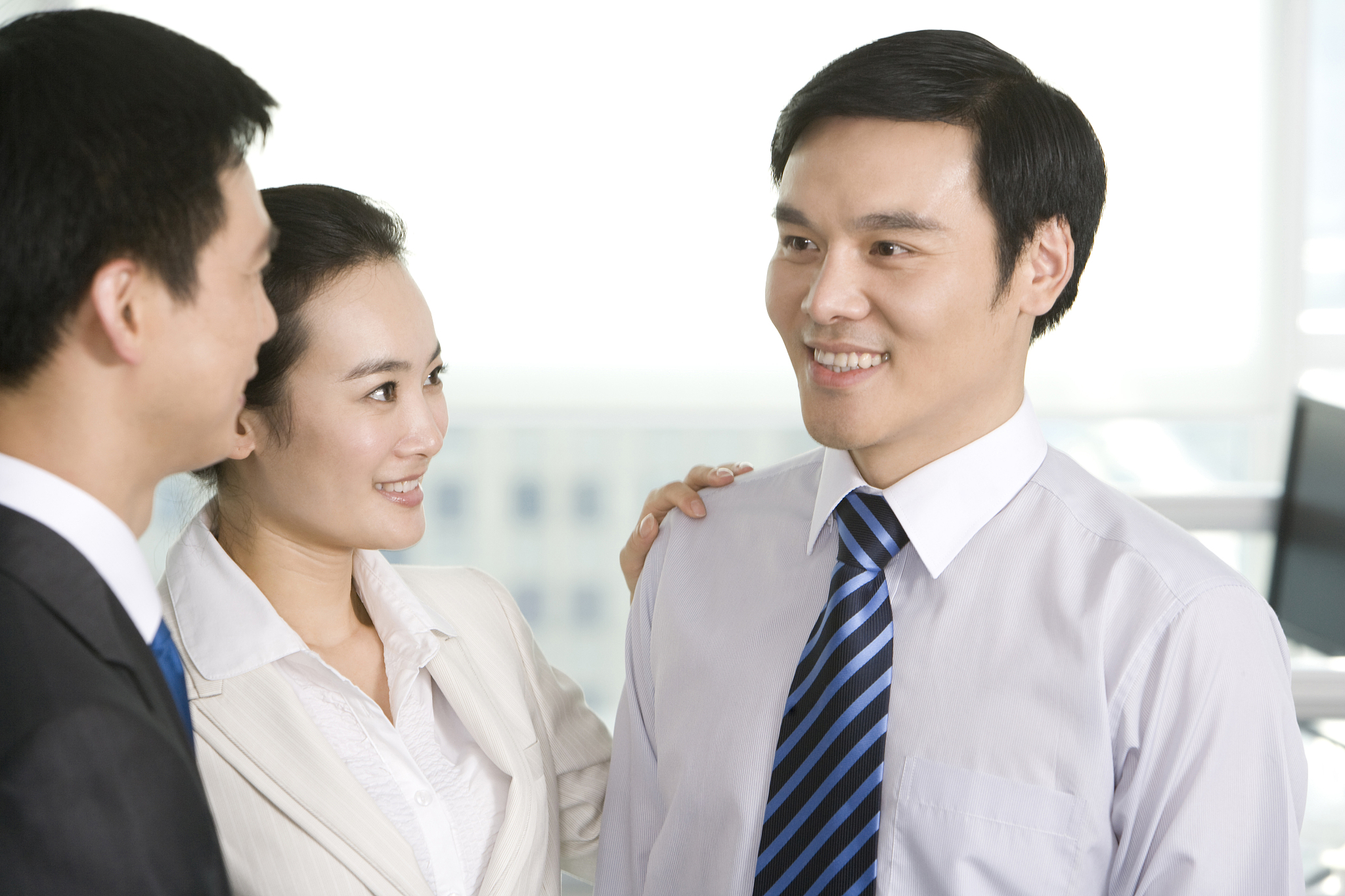 写一篇如何在职场中保持积极的态度？