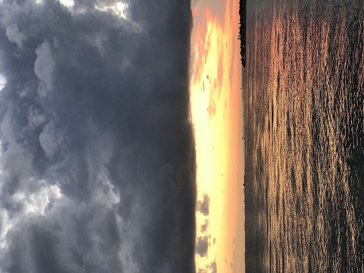 给电影后天写一份抖音式电影解说文案。字数500字