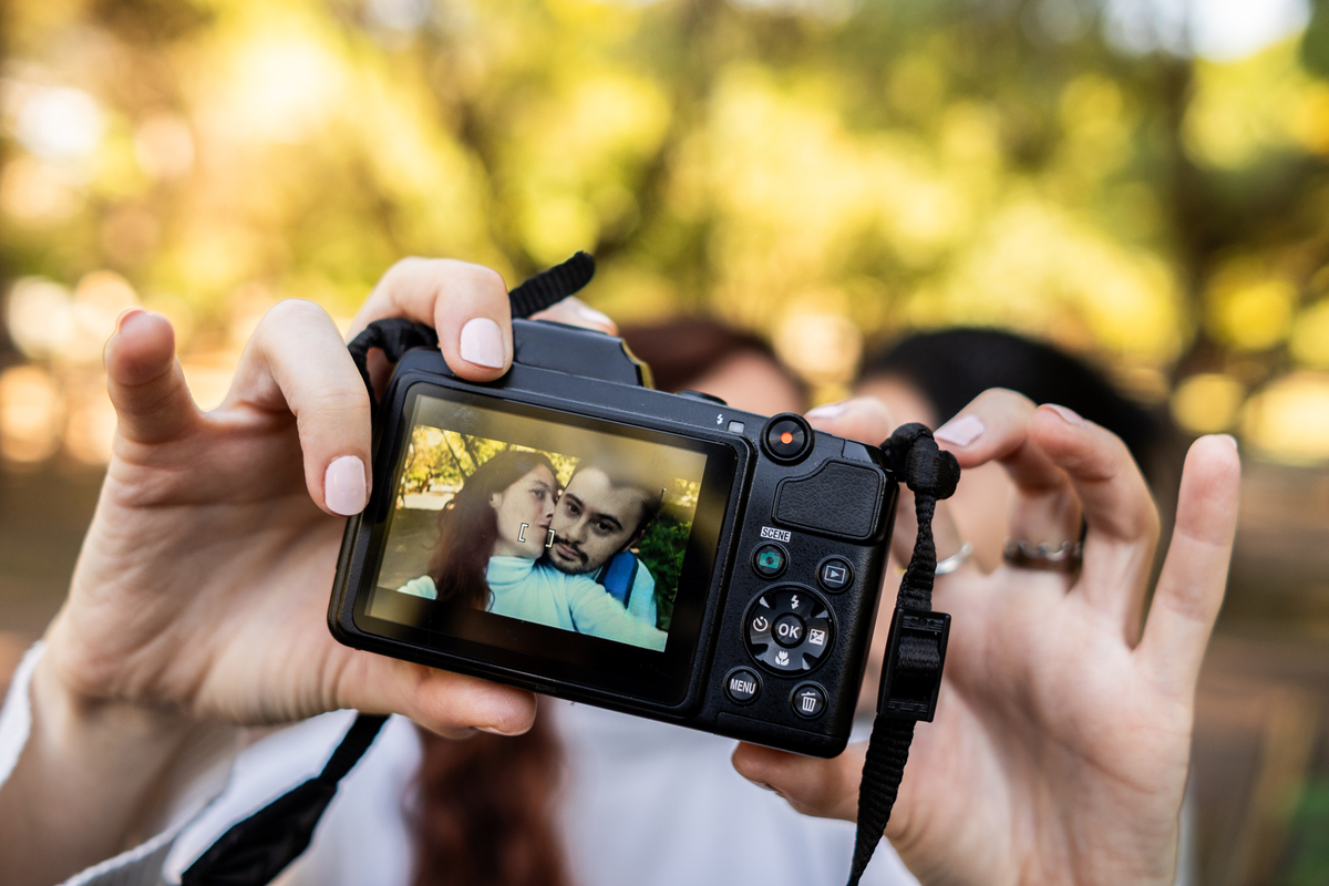 qq前后摄像头一起拍照怎么弄回答加拓展。