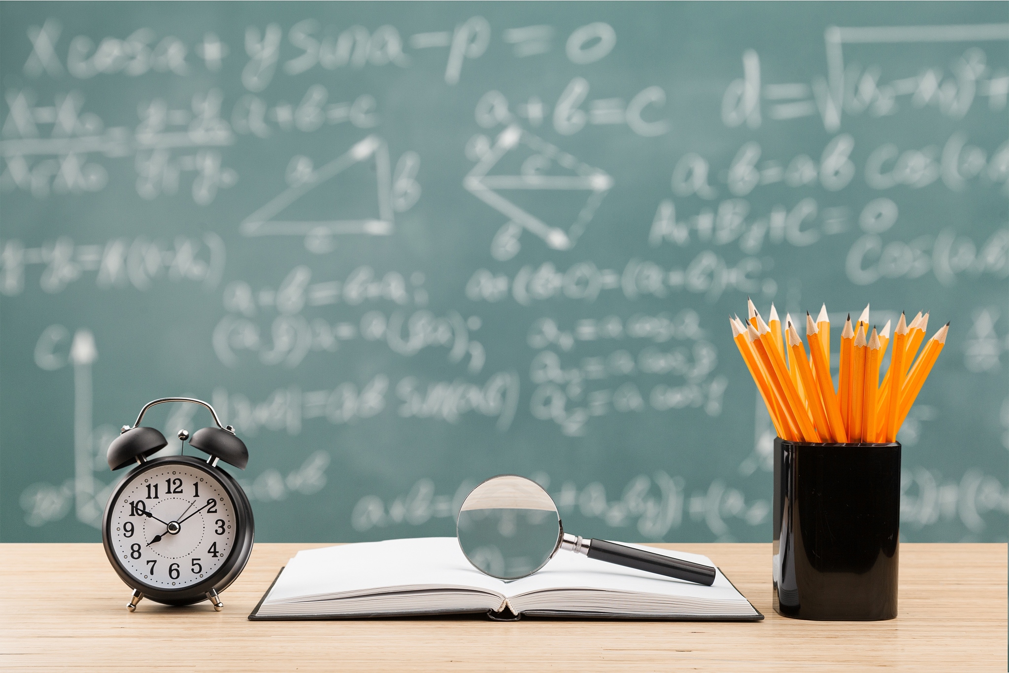 帮我写一个卖考研网课的推文