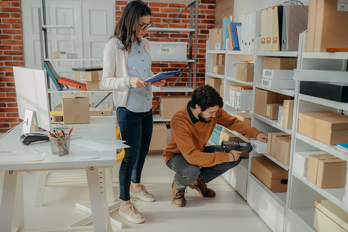 服装设计+学习用品+自习室企业计划书 公司招股方案 部分300字